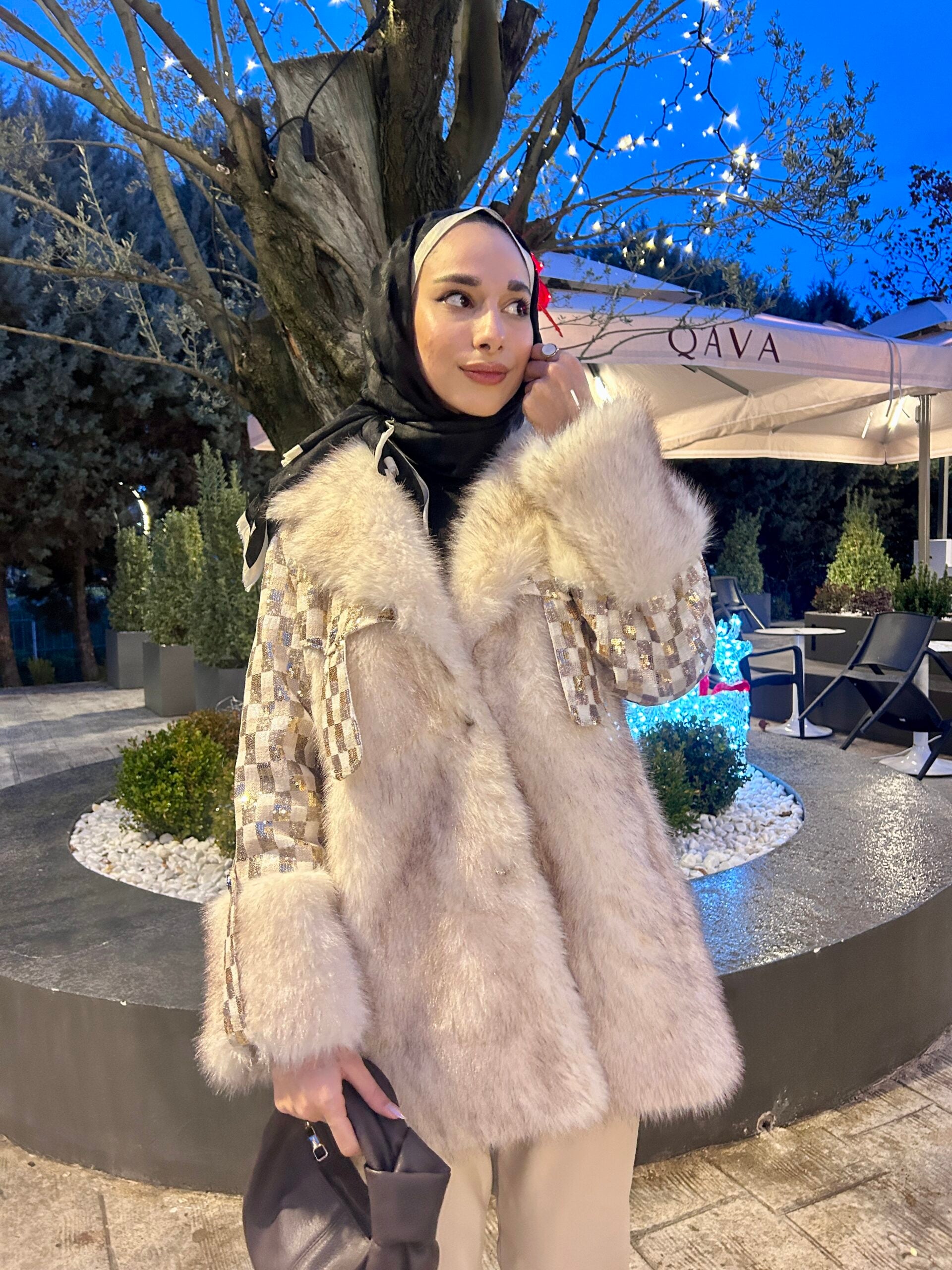 İthal Manşetli Dama Detay Payetli Kürk - EsraGürsesBoutique