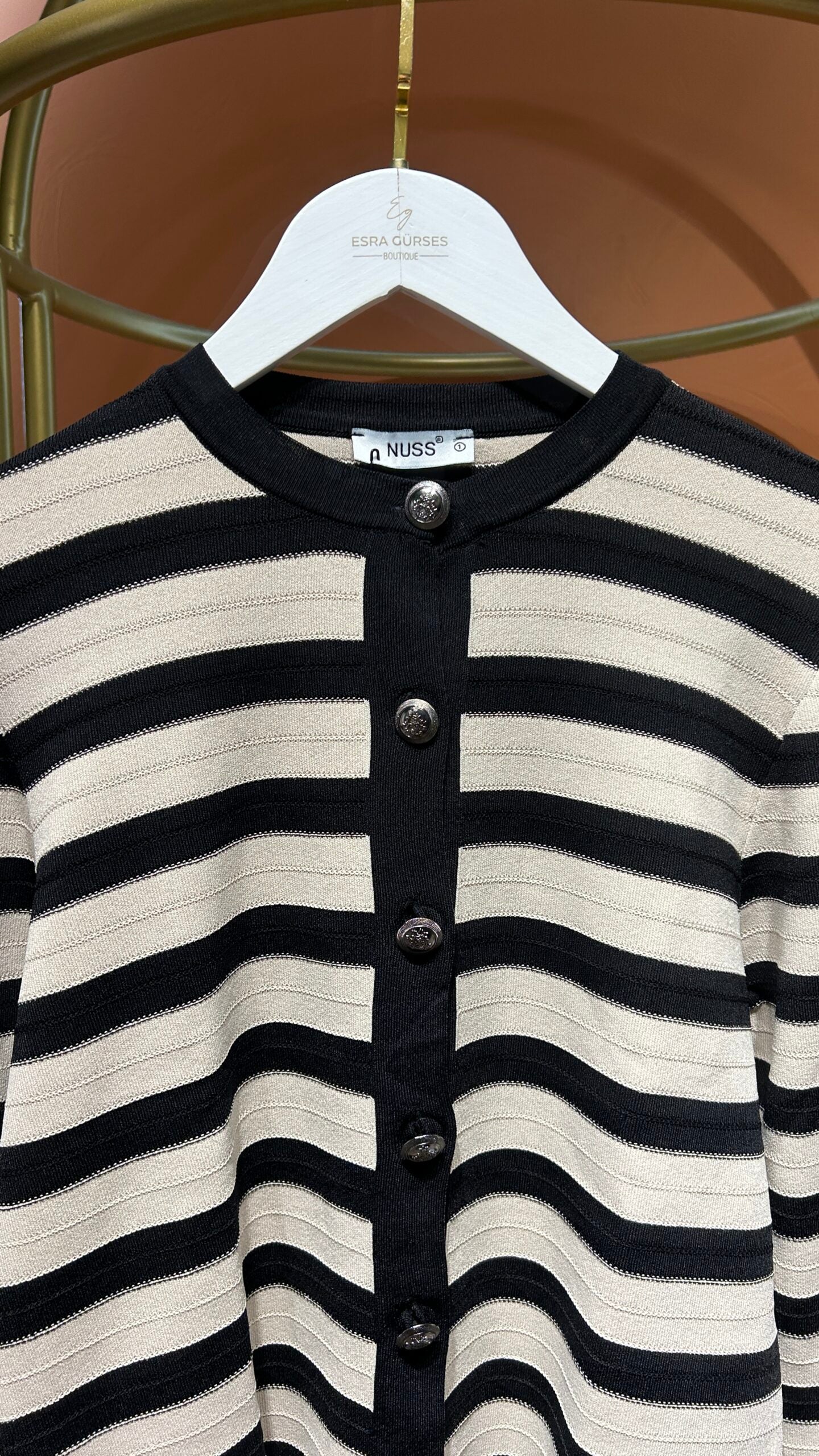 Siyah Çizgili Hırka - EsraGürsesBoutique