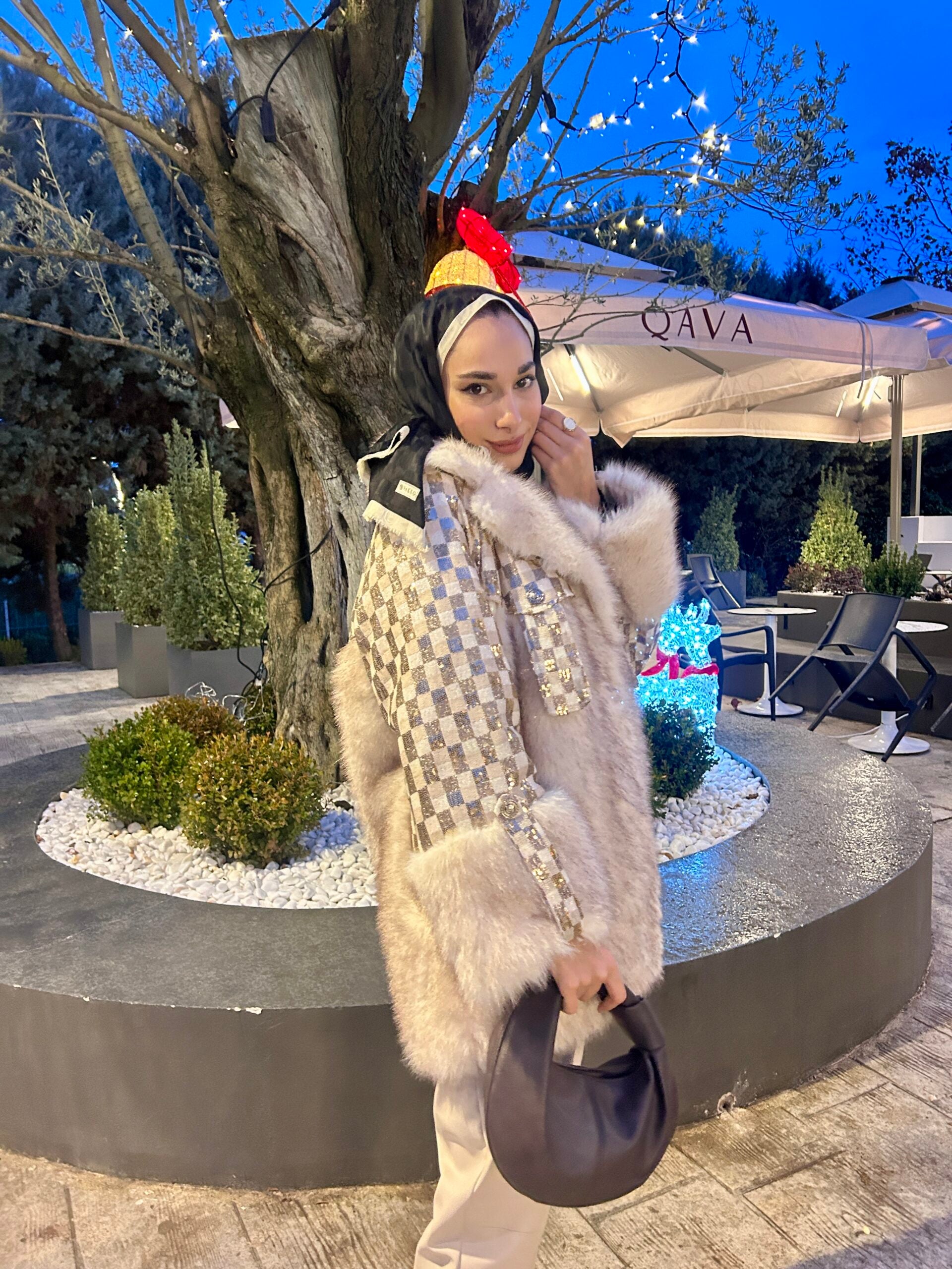 İthal Manşetli Dama Detay Payetli Kürk - EsraGürsesBoutique