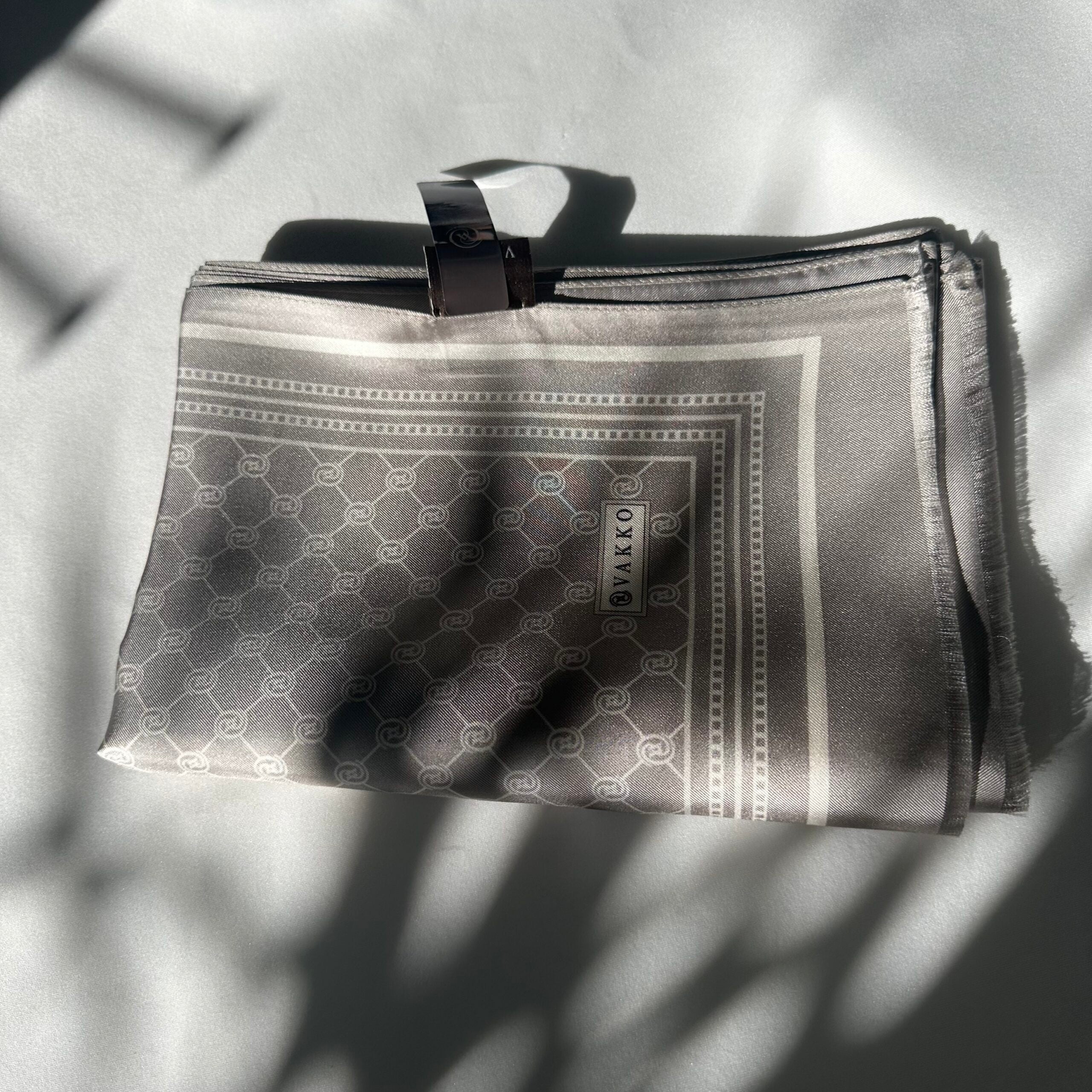 Vakko Twil Logolu Şal - Taş - EsraGürsesBoutique