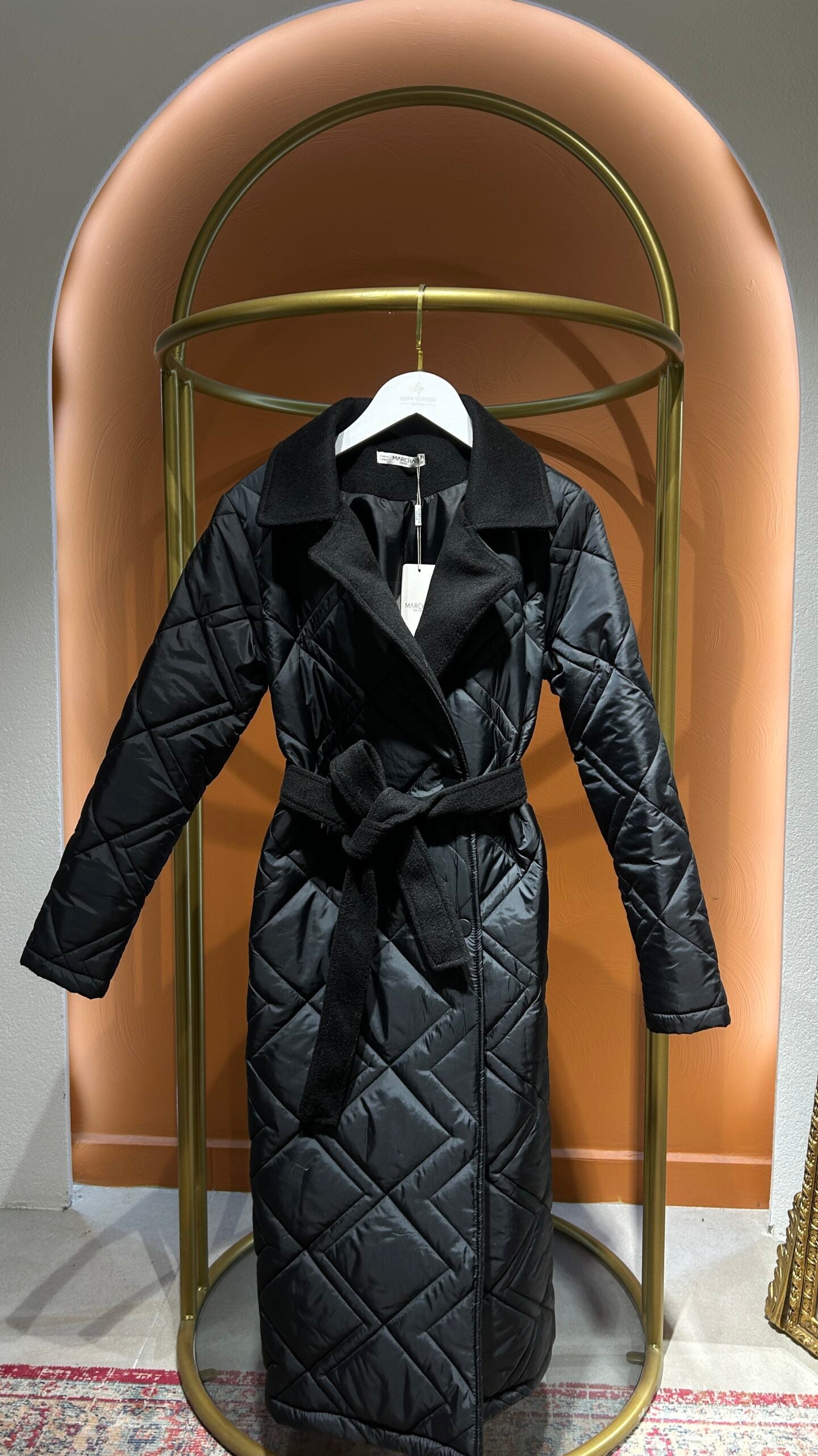 Kaşe Detaylı Kapitone Kaban - Siyah - EsraGürsesBoutique