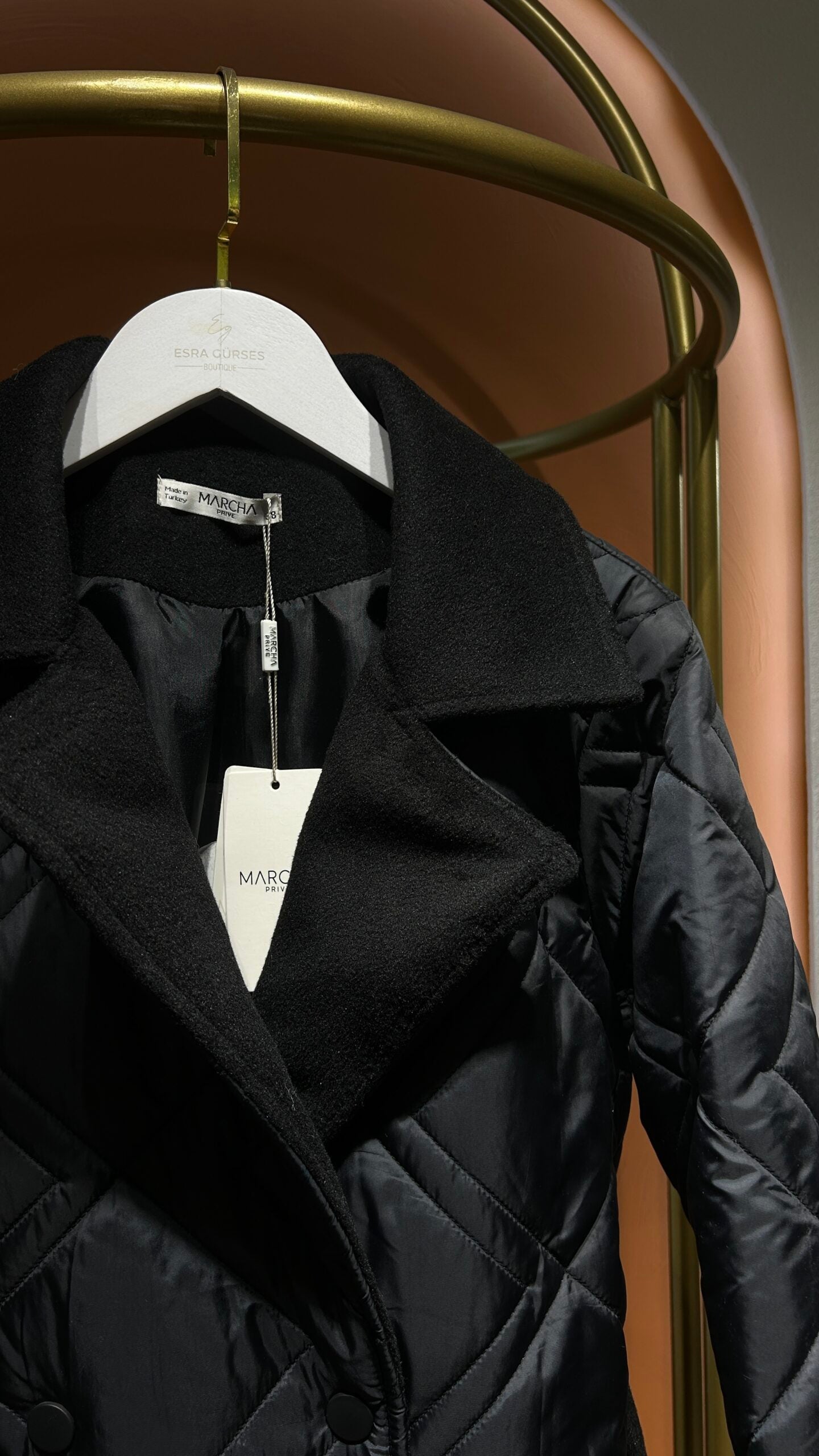 Kaşe Detaylı Kapitone Kaban - Siyah - EsraGürsesBoutique