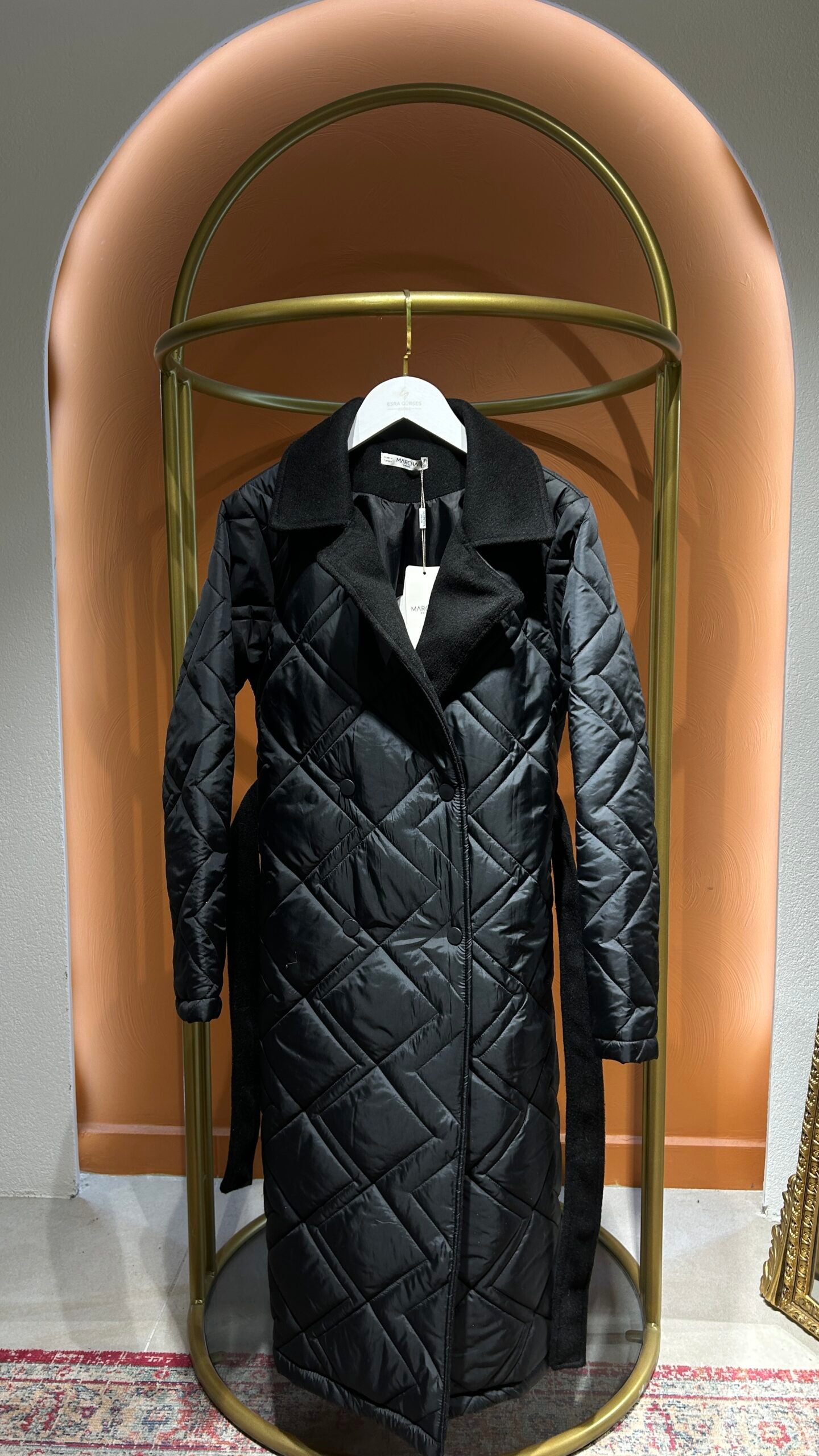 Kaşe Detaylı Kapitone Kaban - Siyah - EsraGürsesBoutique