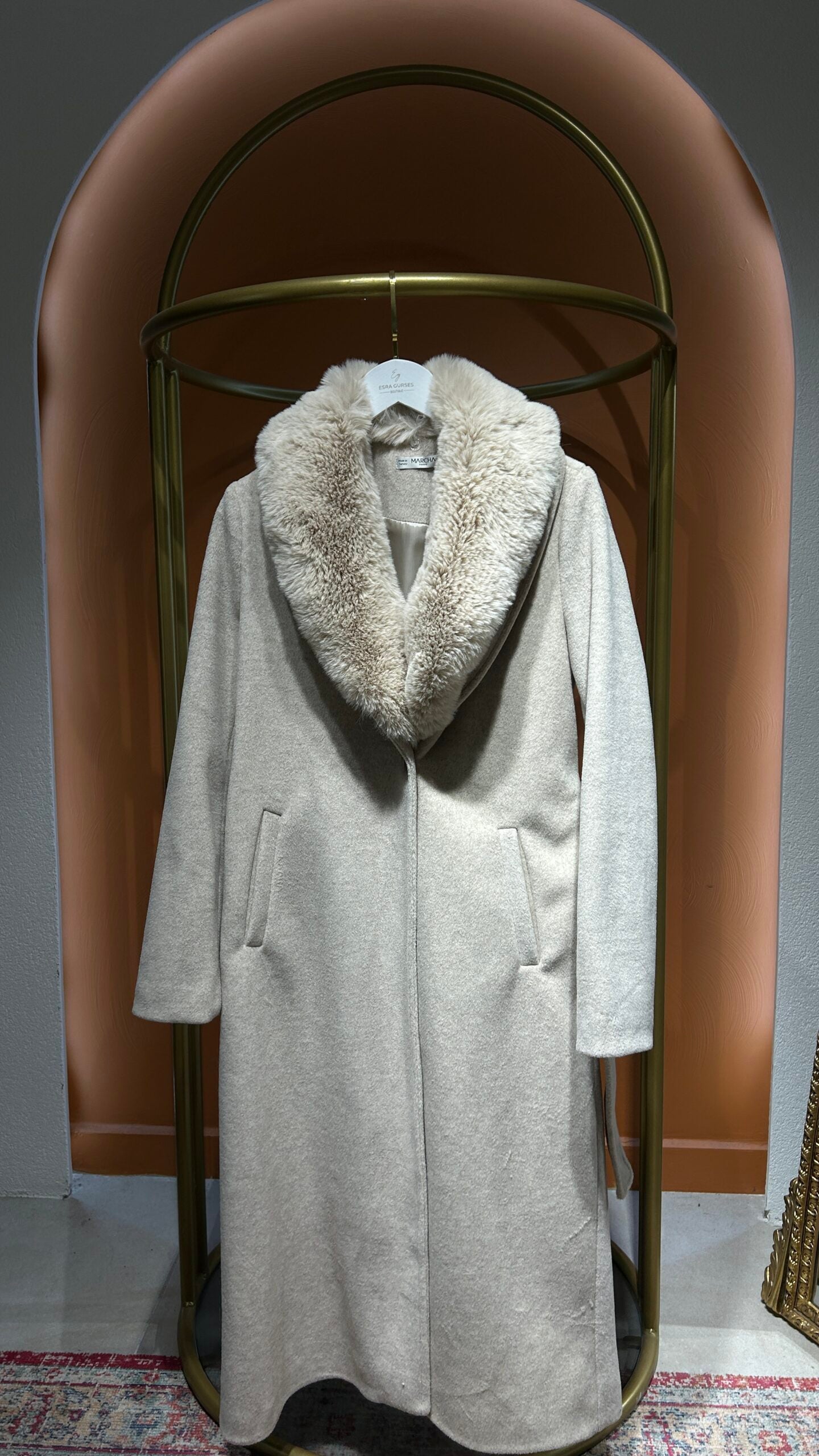 Kürk Detaylı Bej Kaşe Kaban - EsraGürsesBoutique