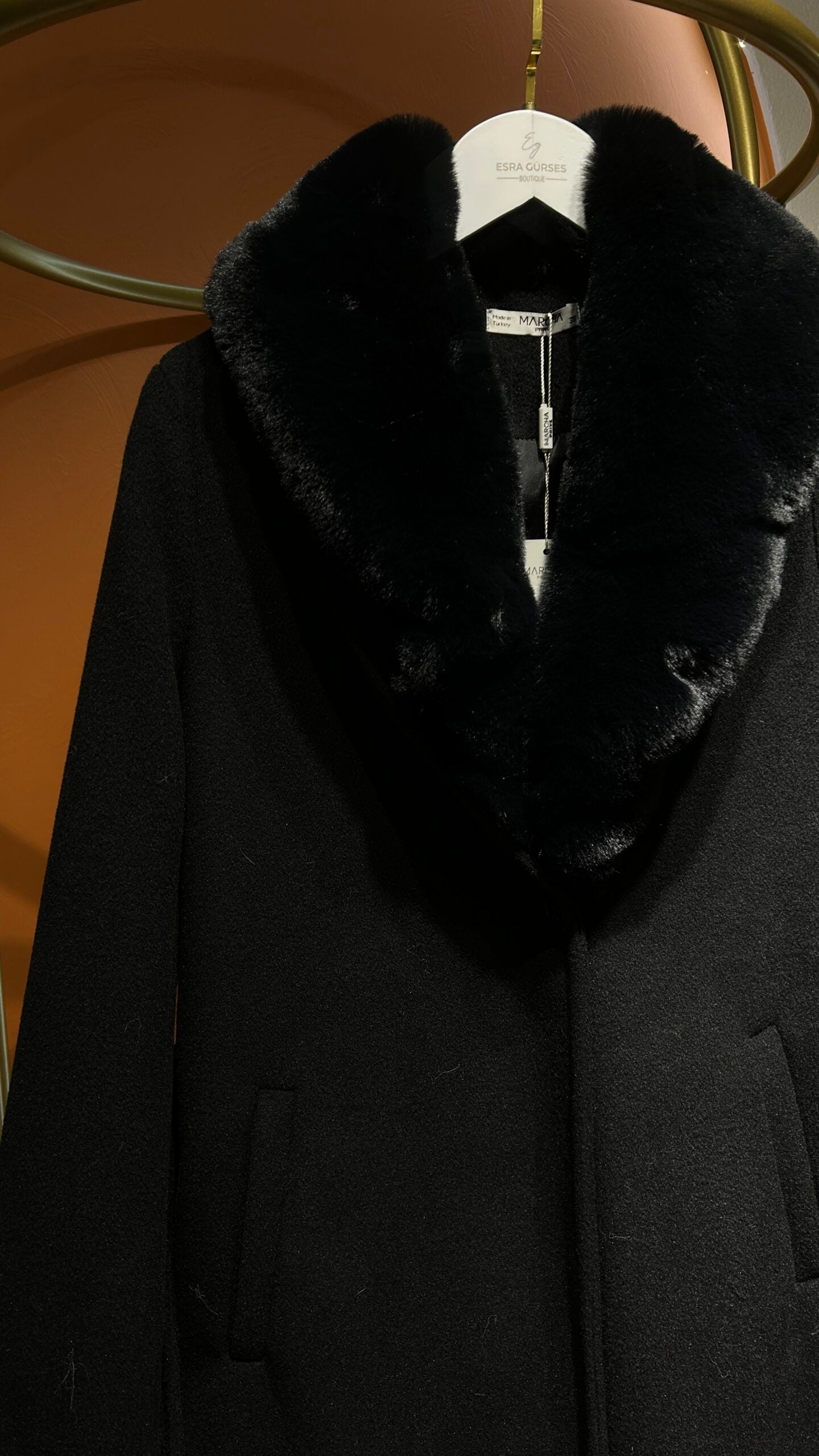 Kürk Detaylı Siyah Kaşe Kaban - EsraGürsesBoutique