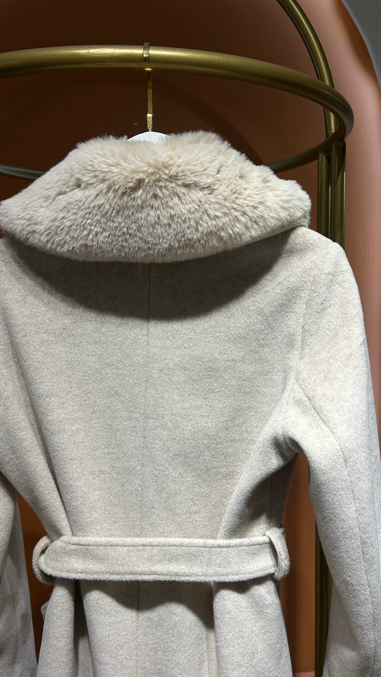 Kürk Detaylı Bej Kaşe Kaban - EsraGürsesBoutique