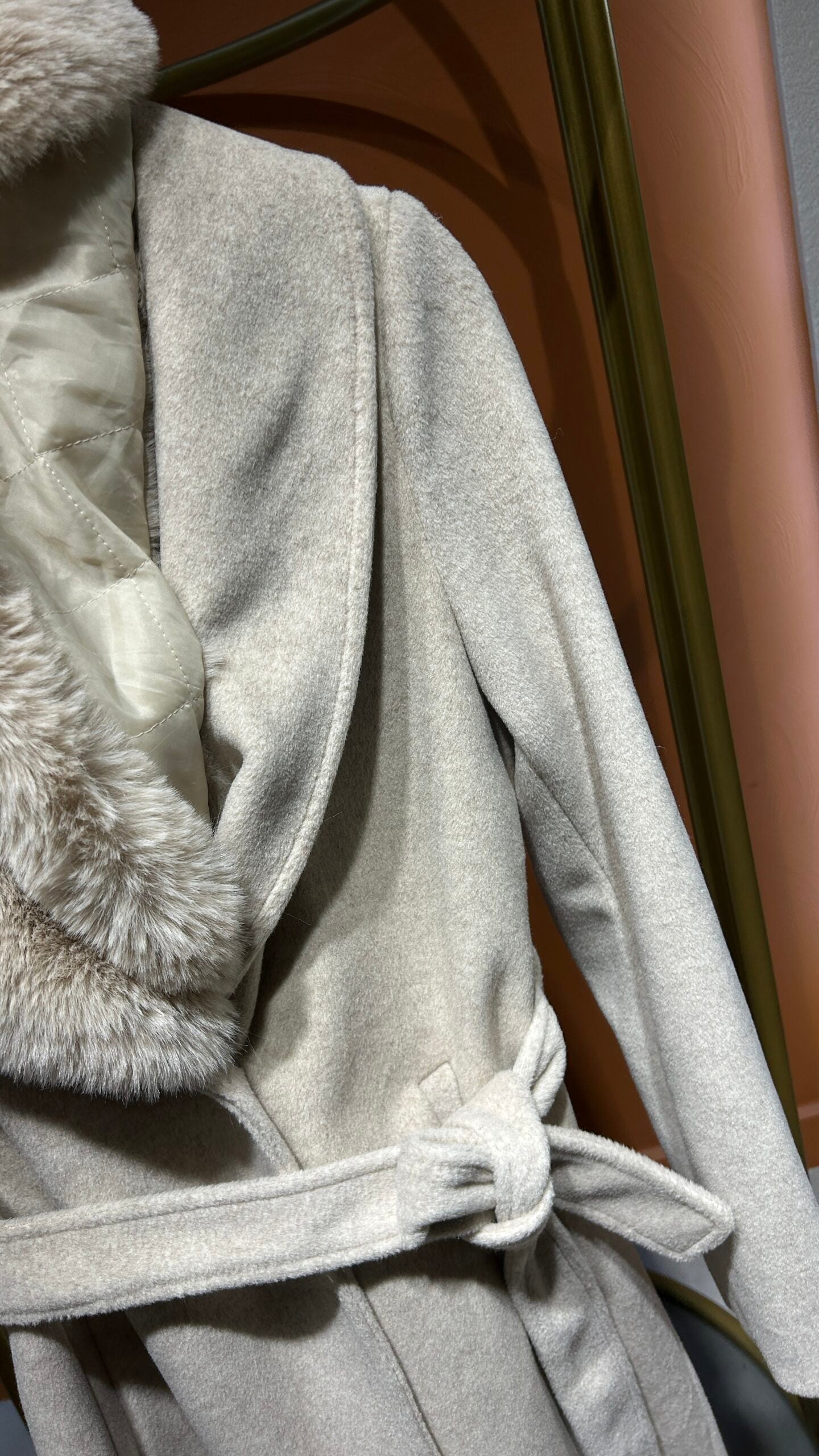 Kürk Detaylı Bej Kaşe Kaban - EsraGürsesBoutique