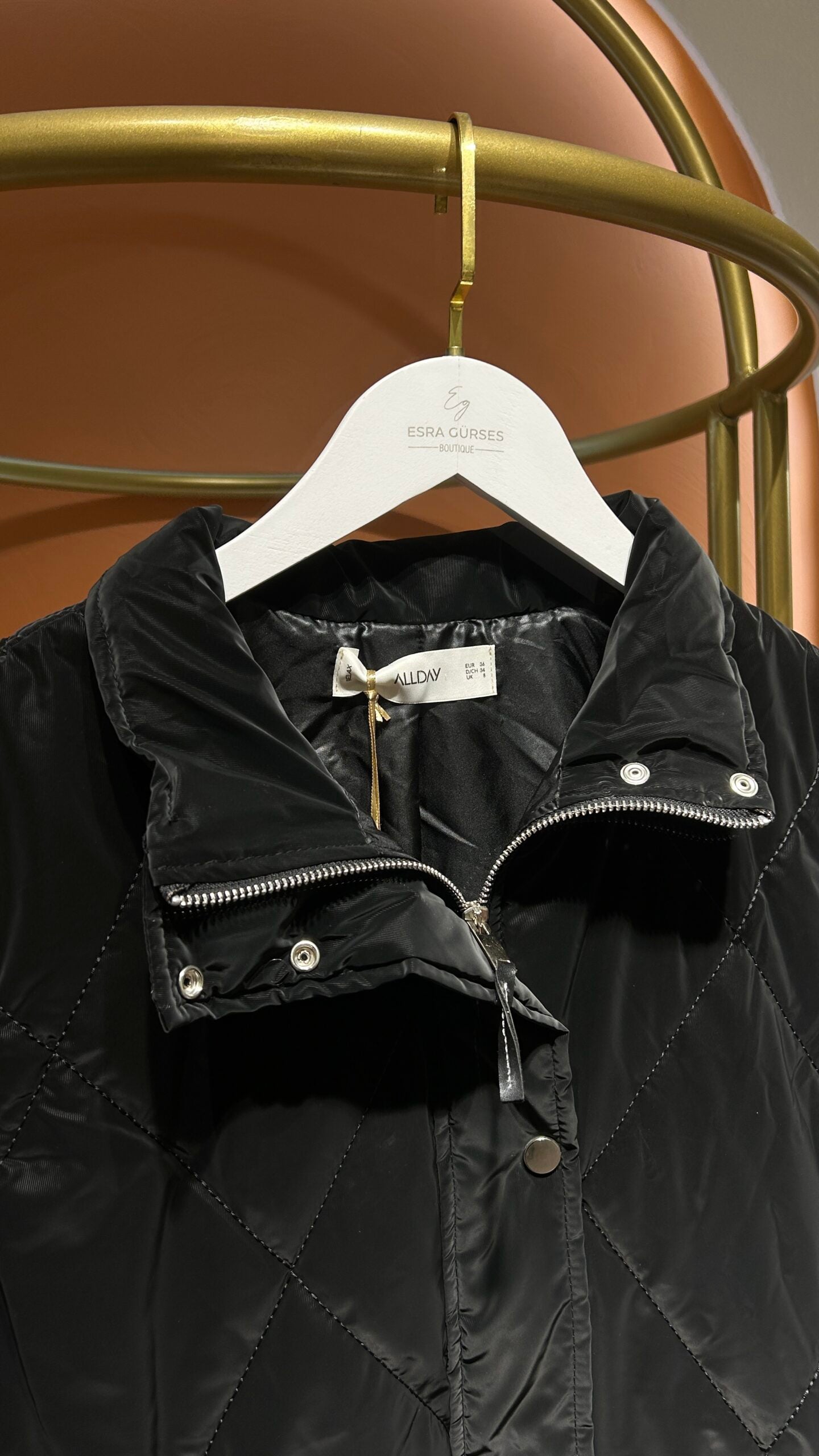 Kısa Kapitone Yelek - Şık ve Fonksiyonel - EsraGürsesBoutique
