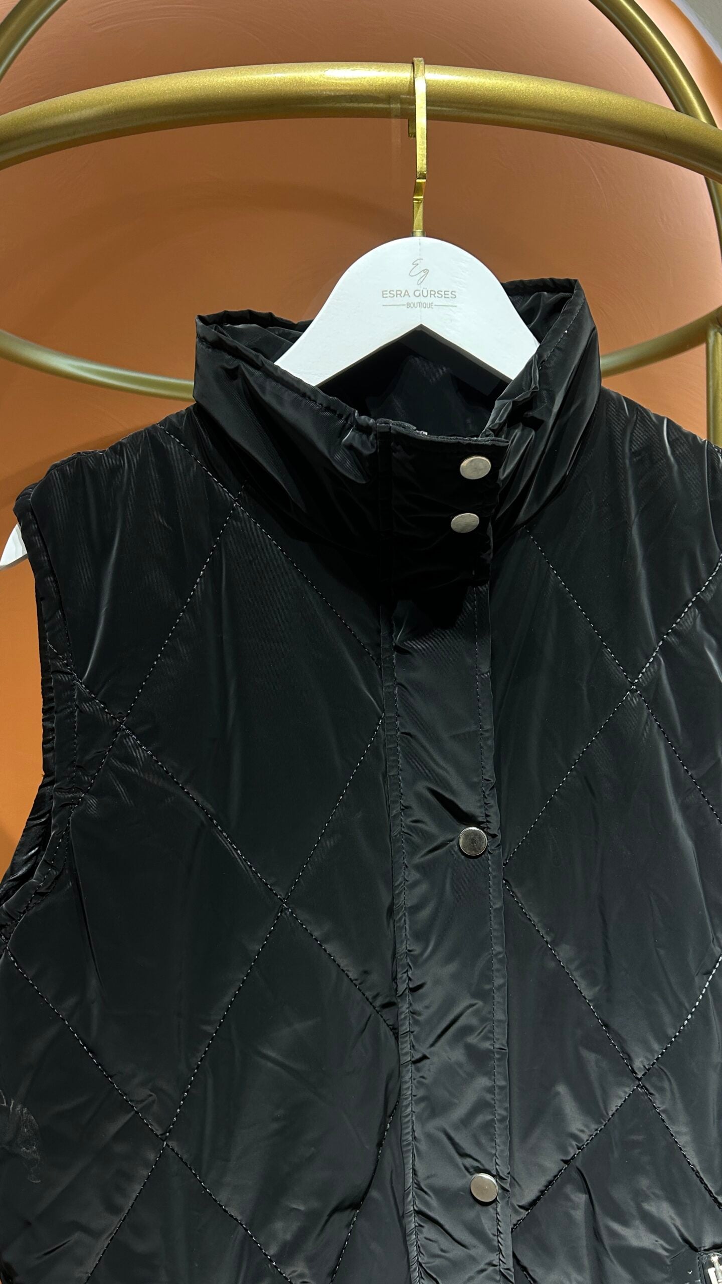 Kısa Kapitone Yelek - Şık ve Fonksiyonel - EsraGürsesBoutique