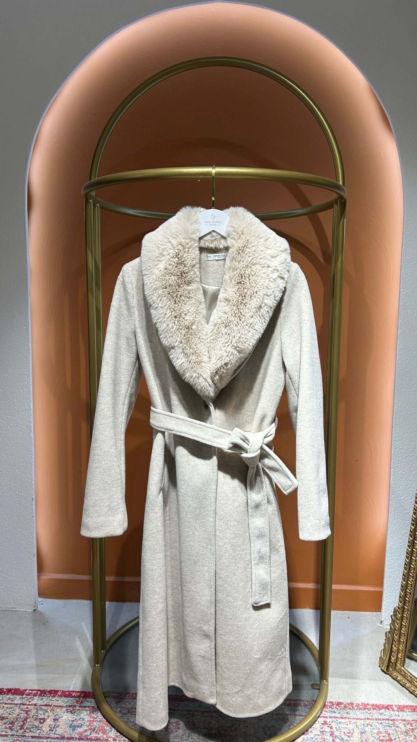 Kürk Detaylı Bej Kaşe Kaban - EsraGürsesBoutique