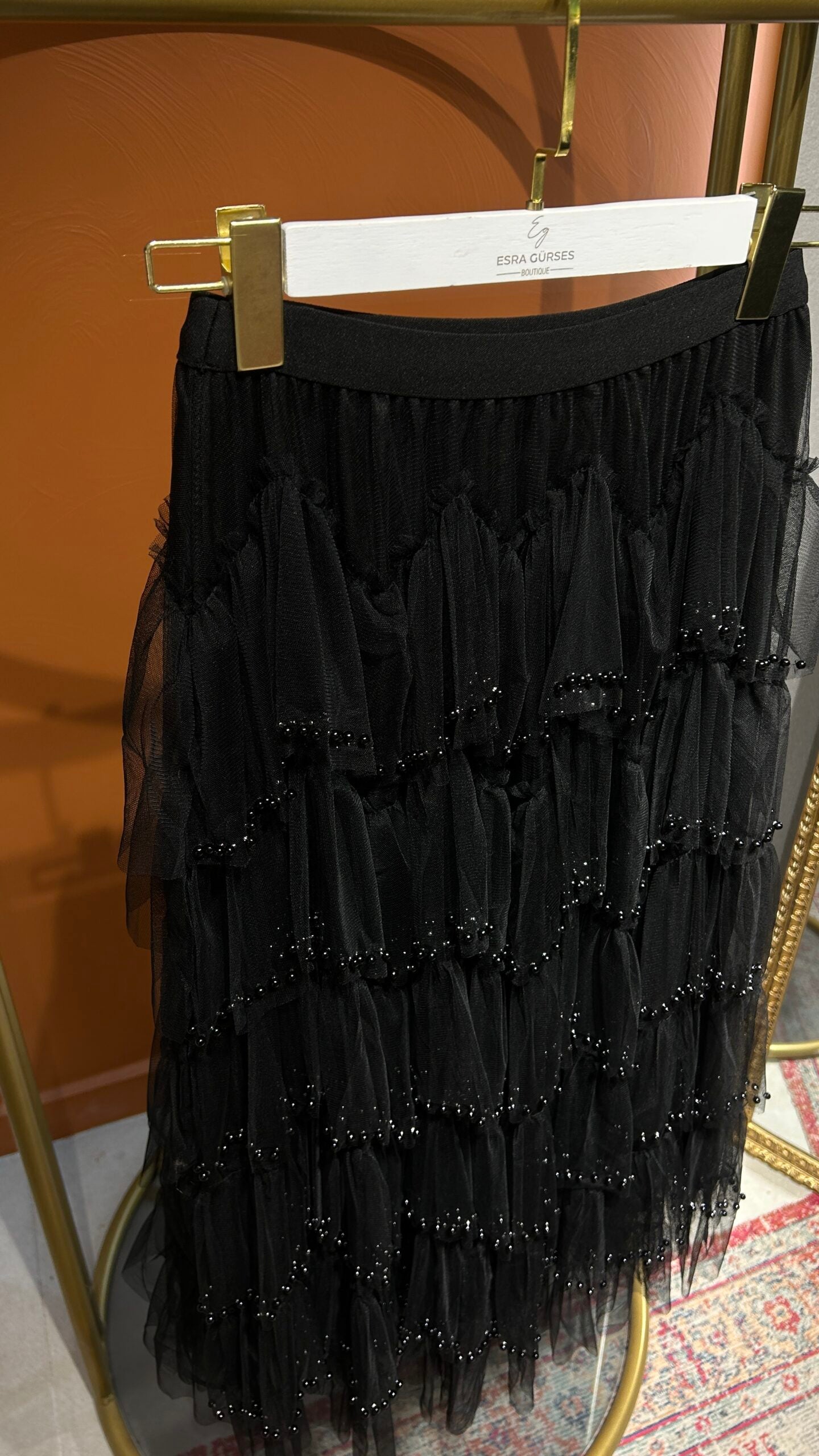 İthal Asimetrik Katlı Taşlı Etek - EsraGürsesBoutique