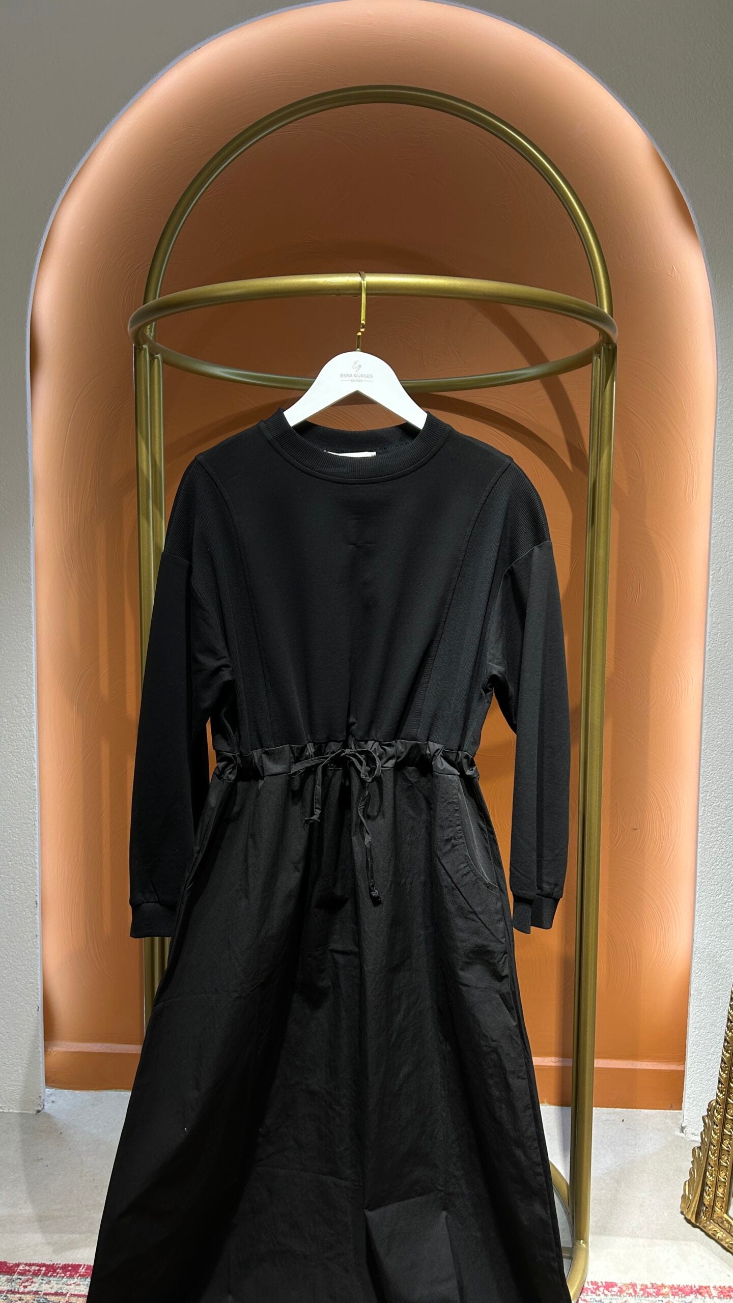 Siyah Paraşüt Detaylı Elbise - EsraGürsesBoutique
