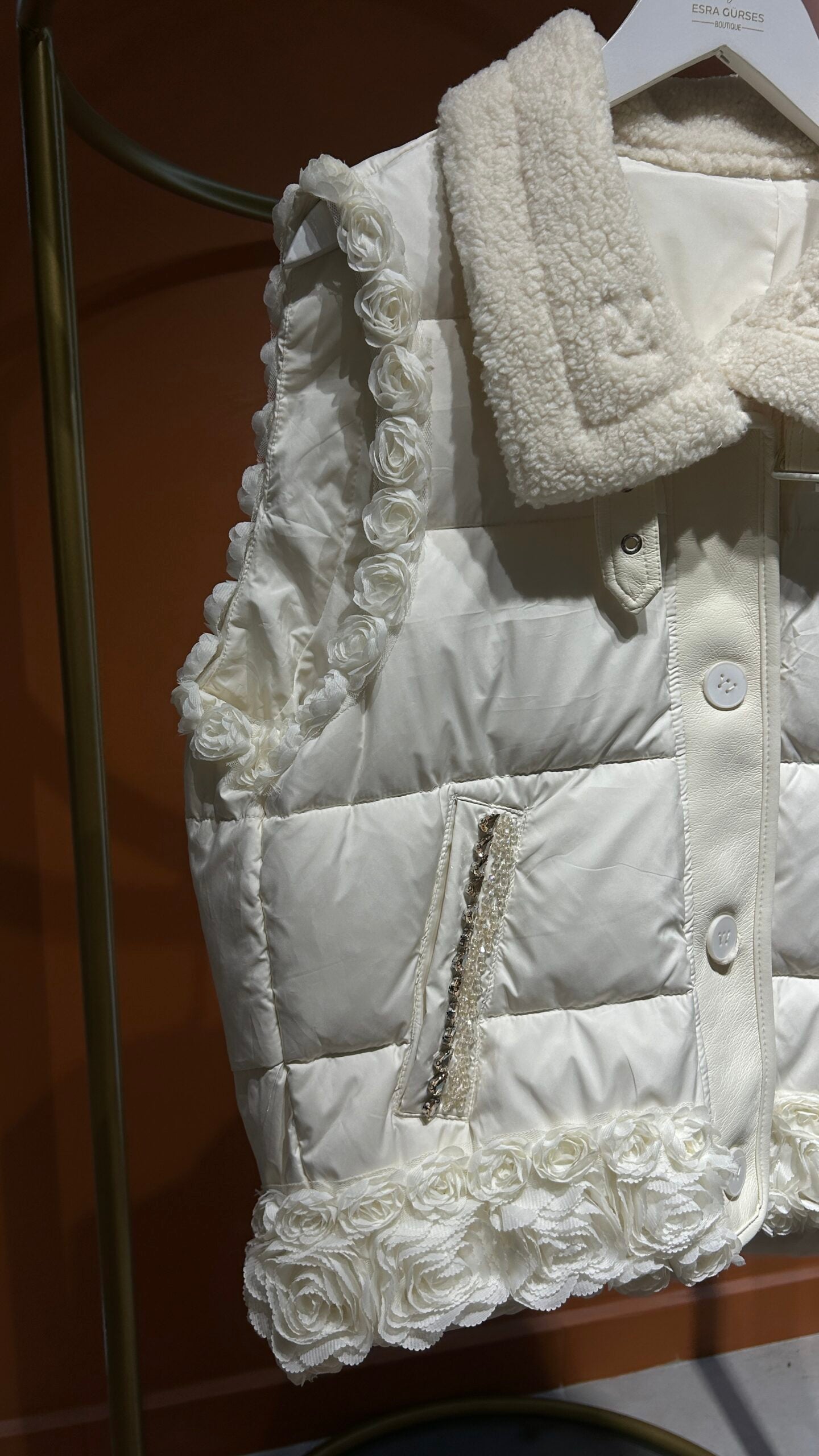 İthal Güllü Kapitone Yelek - Ekru - EsraGürsesBoutique