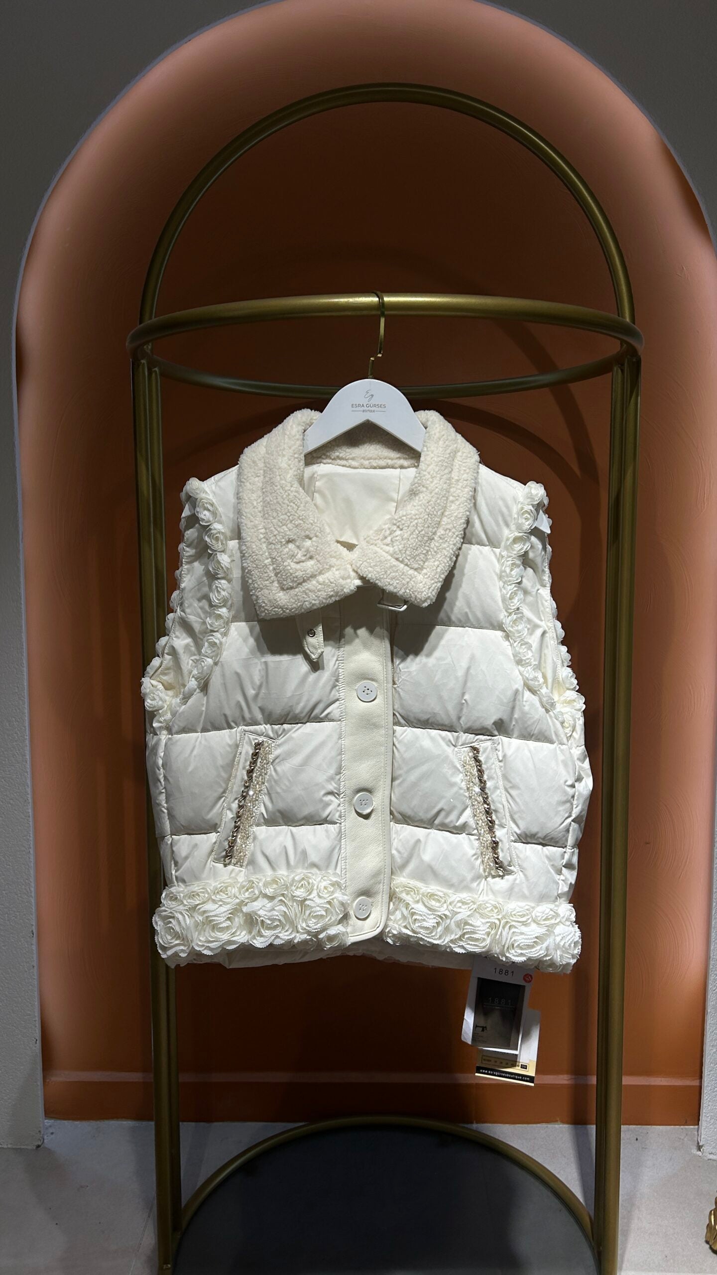 İthal Güllü Kapitone Yelek - Ekru - EsraGürsesBoutique