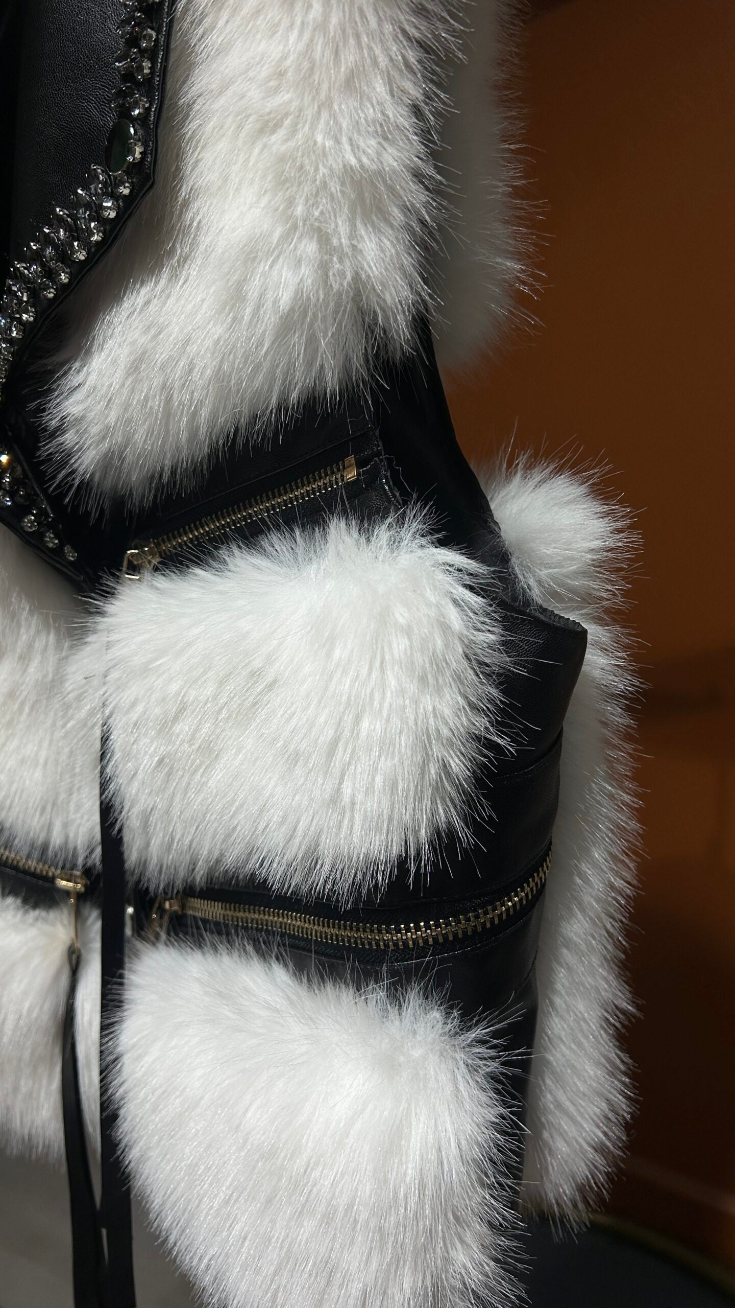 İthal Beyaz Kürklü Deri Yelek - EsraGürsesBoutique