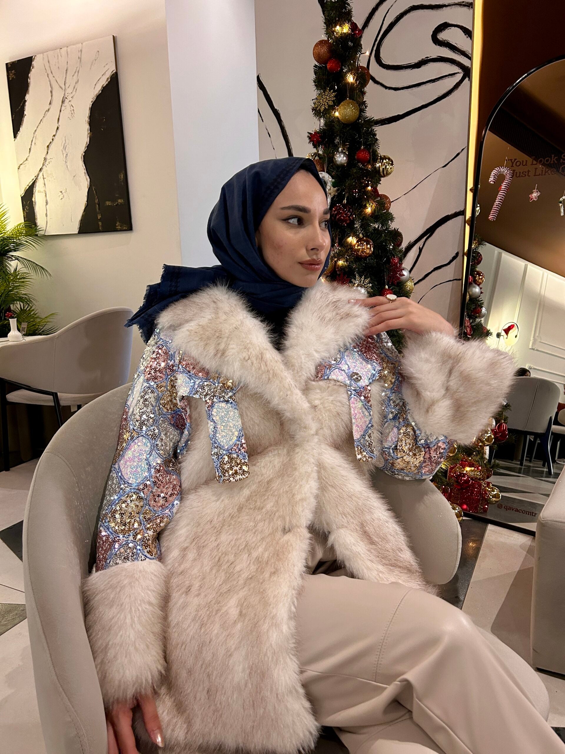Manşetli Kalp Detay Payetli Kürk - EsraGürsesBoutique