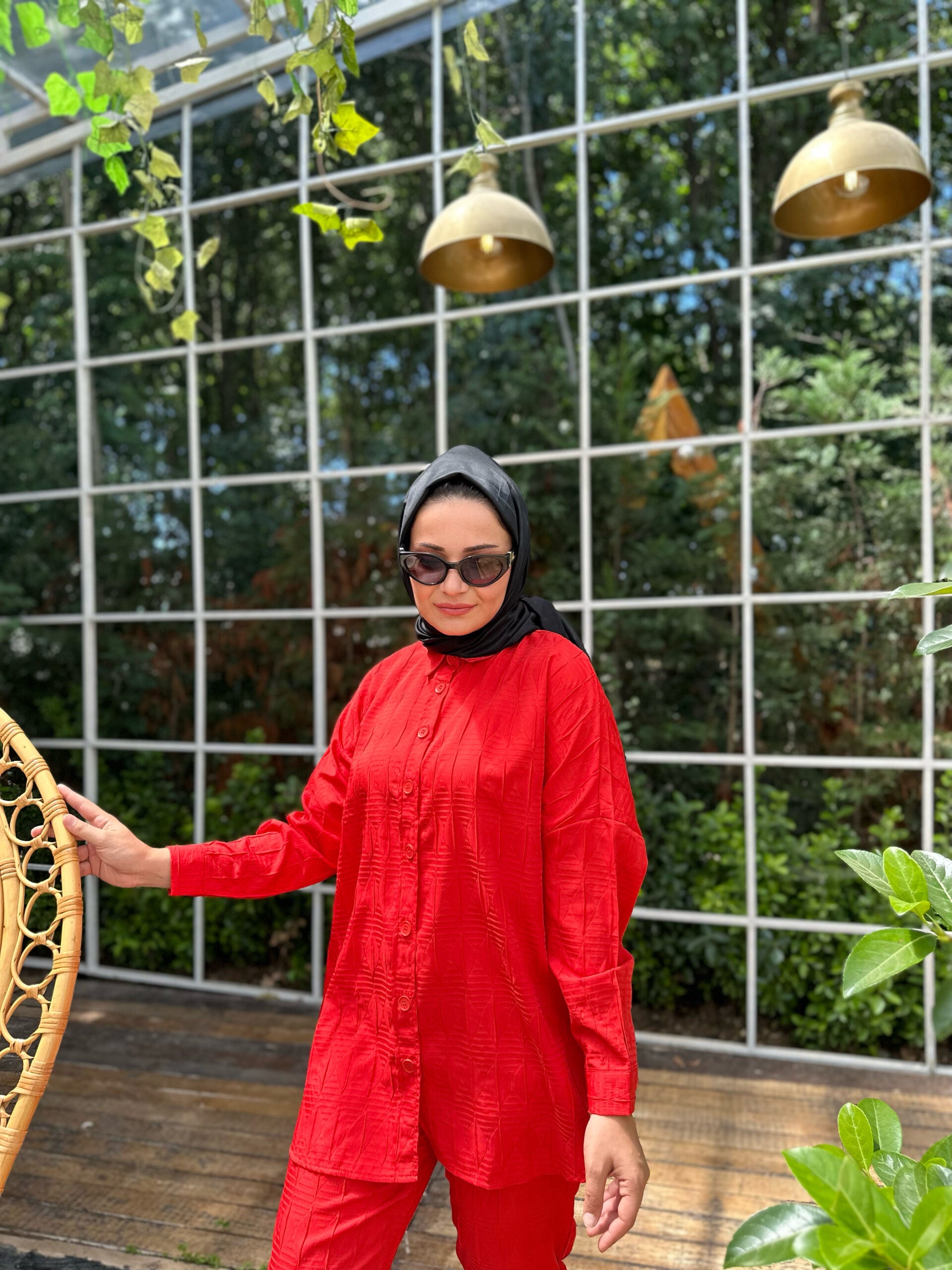 Kırmızı Kendinden Desenli Takım - EsraGürsesBoutique