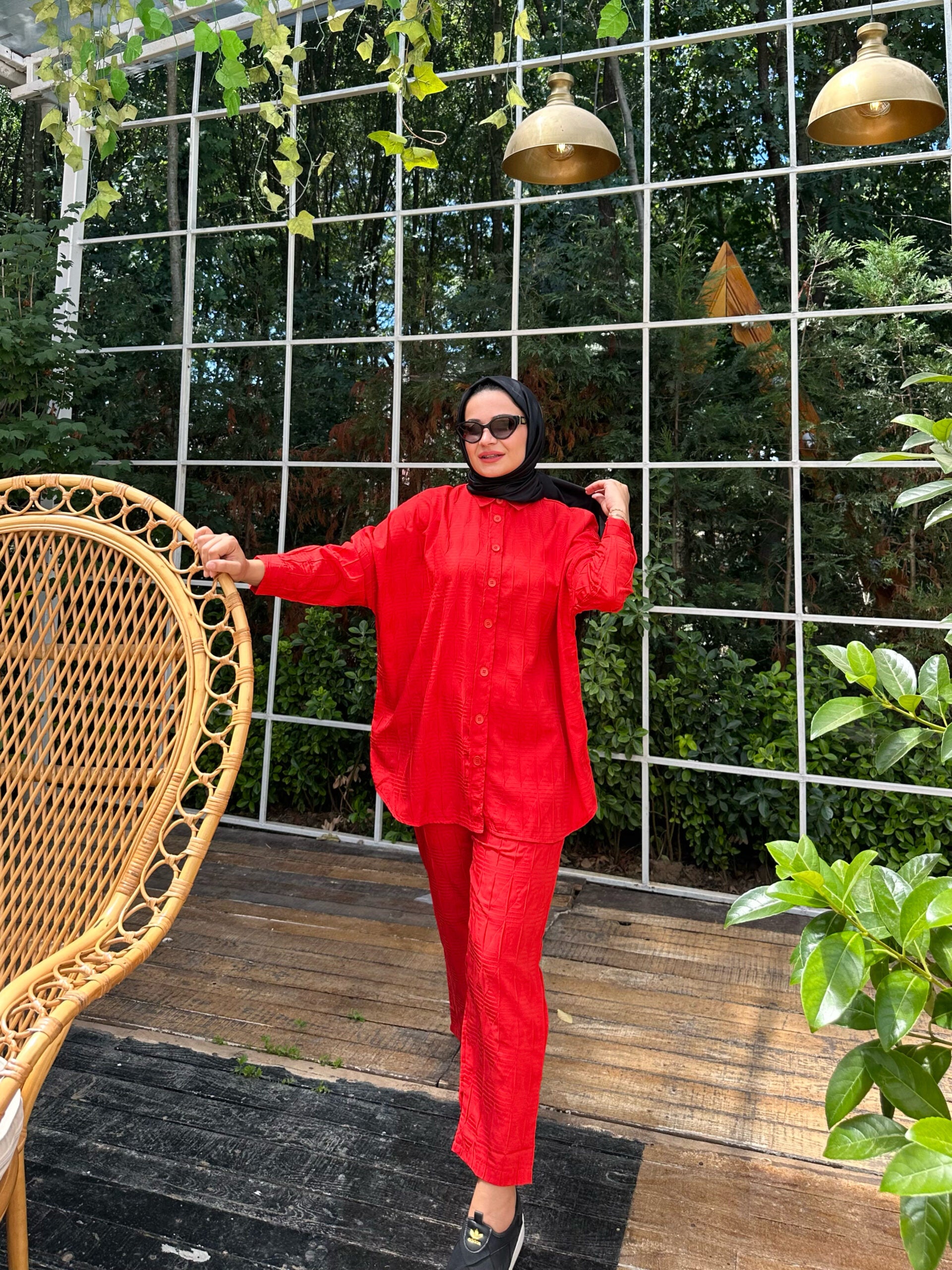 Kırmızı Kendinden Desenli Takım - EsraGürsesBoutique