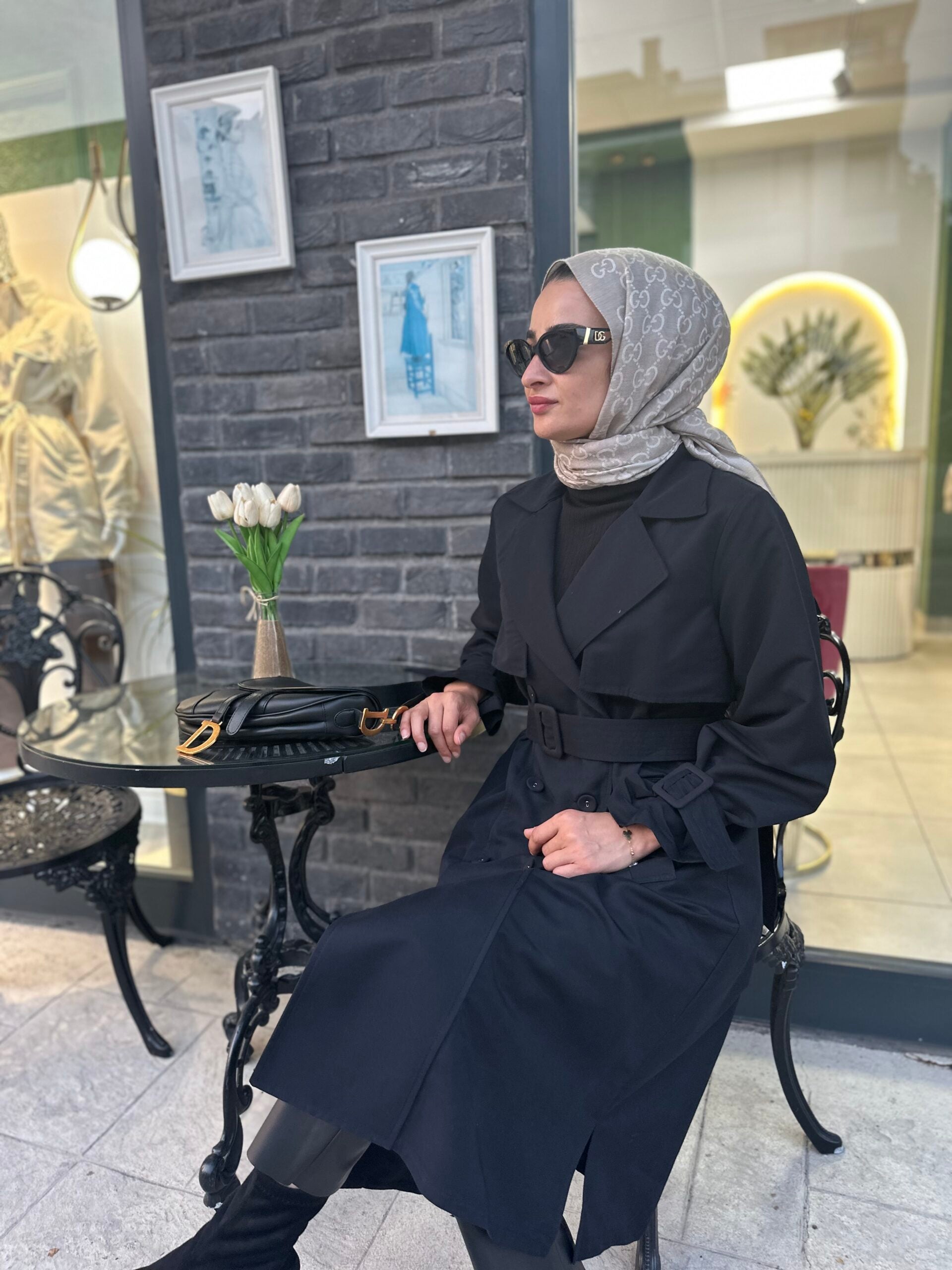 Siyah Trençkot - Şık ve Fonksiyonel - EsraGürsesBoutique