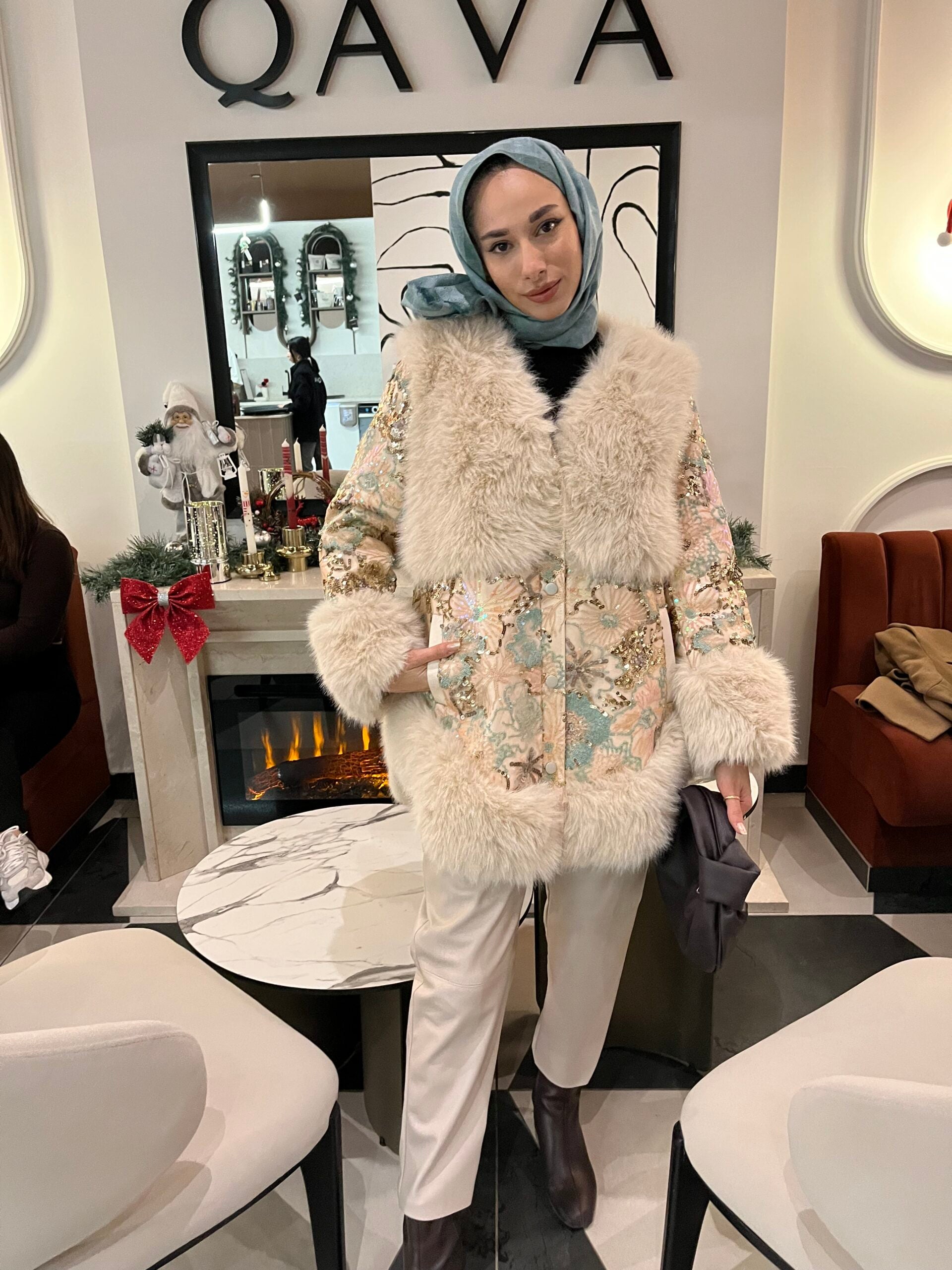 Çiçekli Payetli Kürk - EsraGürsesBoutique