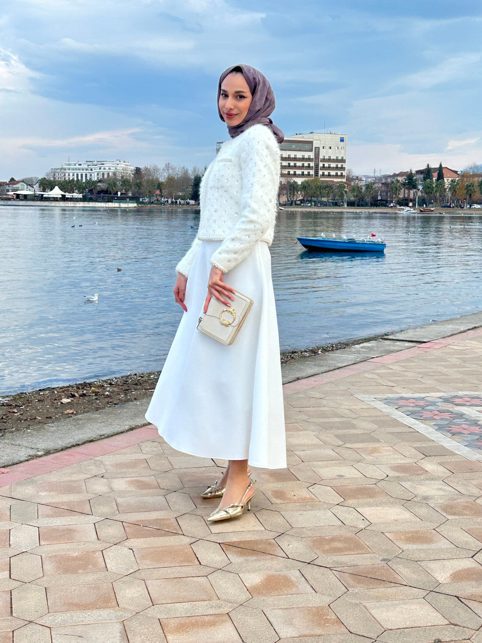 Beyaz SCUBA Kloş Etek - EsraGürsesBoutique