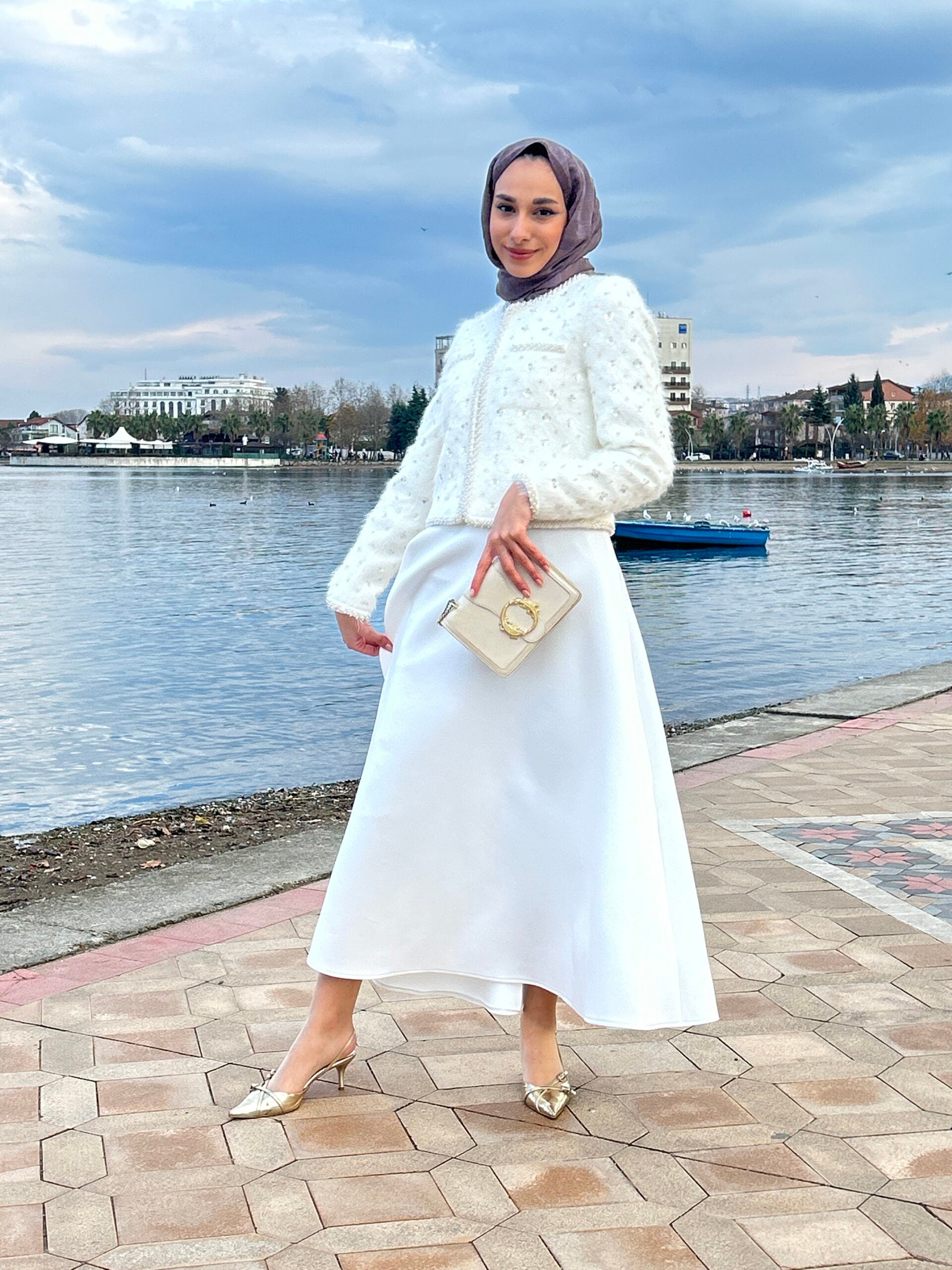 Beyaz SCUBA Kloş Etek - EsraGürsesBoutique