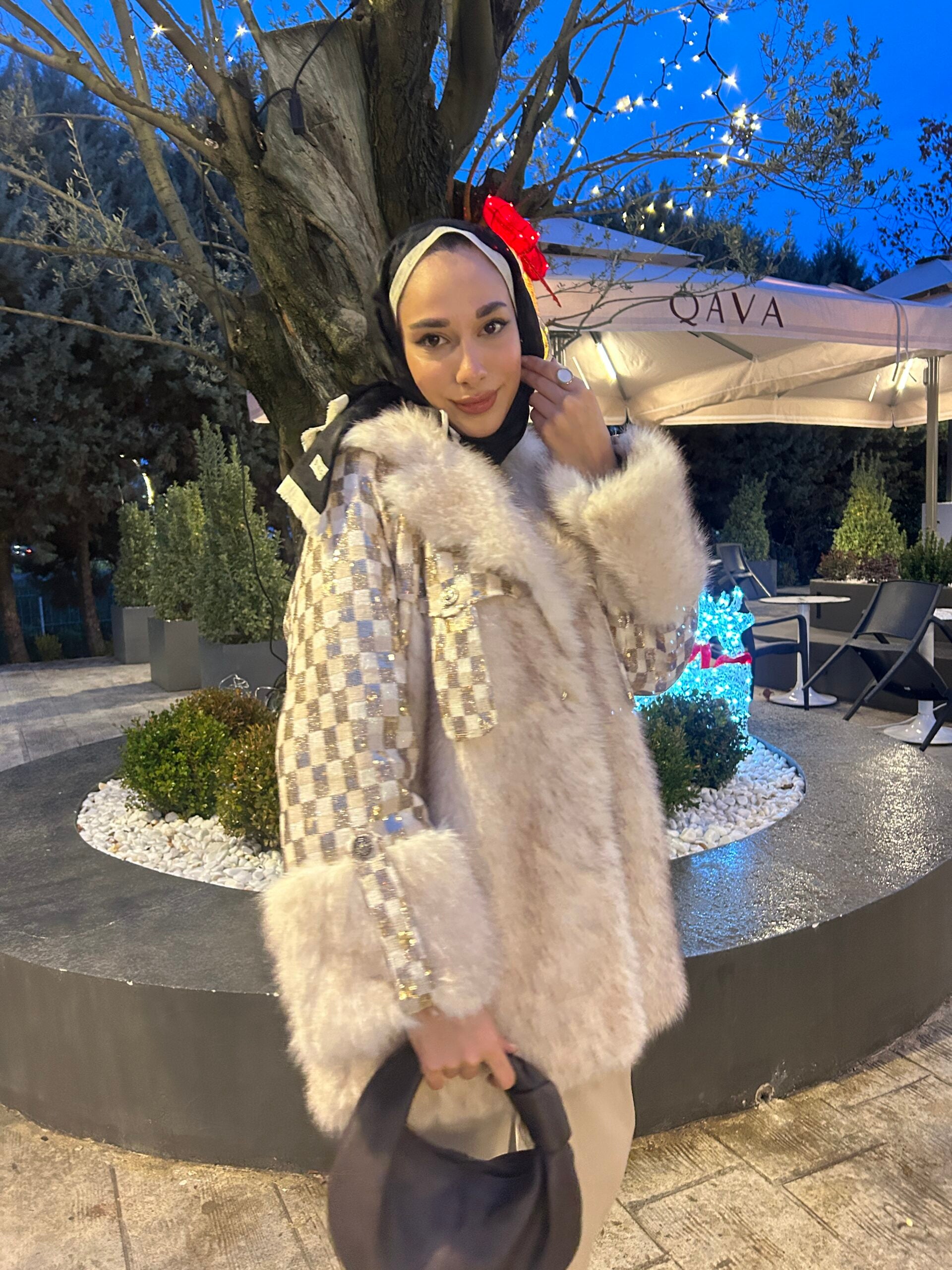 İthal Manşetli Dama Detay Payetli Kürk - EsraGürsesBoutique