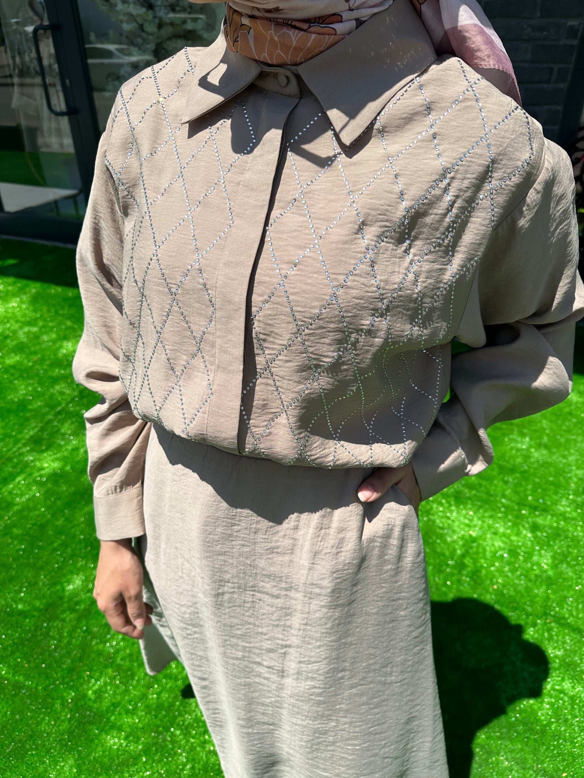 Taşlı Etekli Takım - Vizon - EsraGürsesBoutique