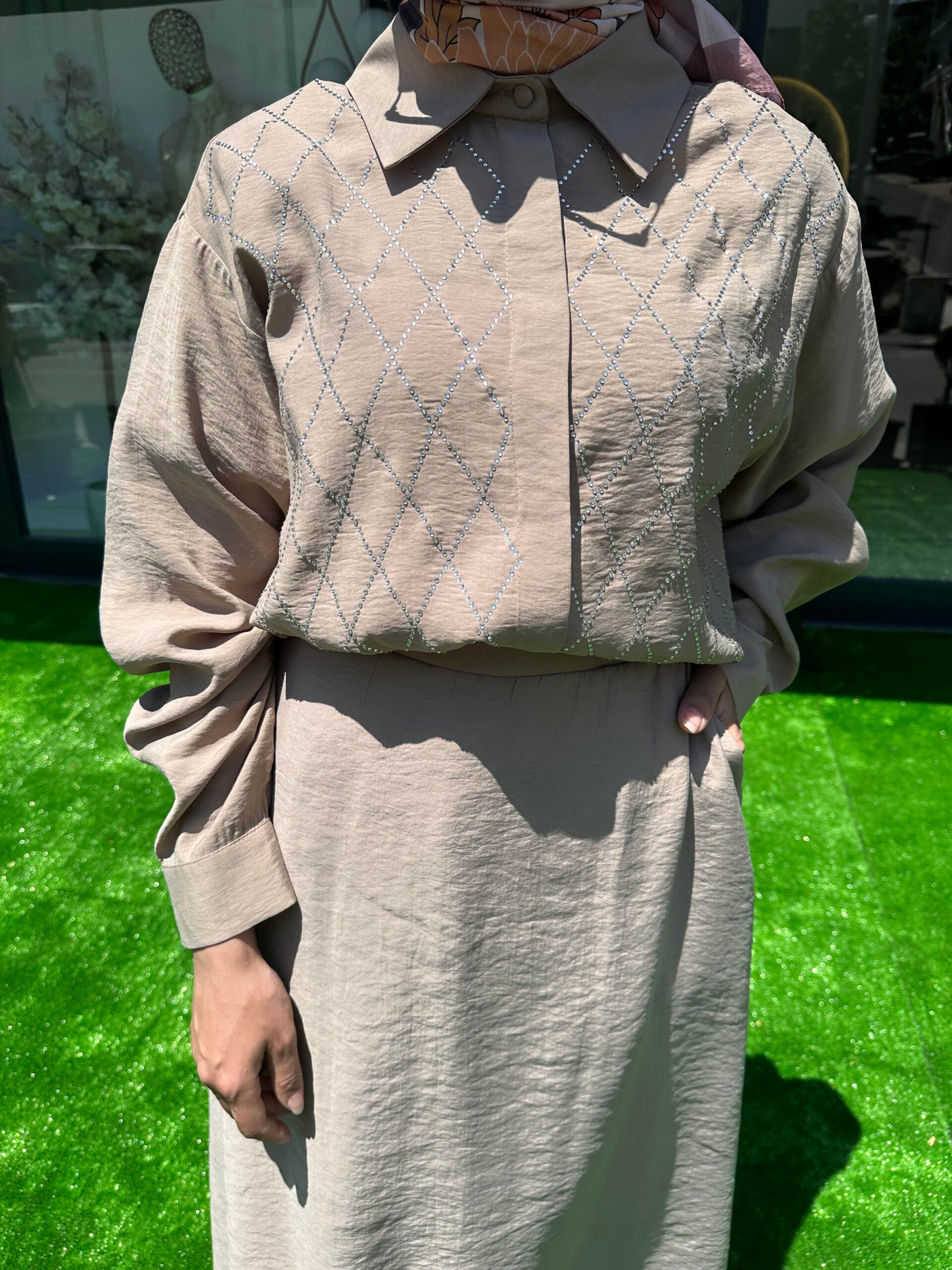 Taşlı Etekli Takım - Vizon - EsraGürsesBoutique