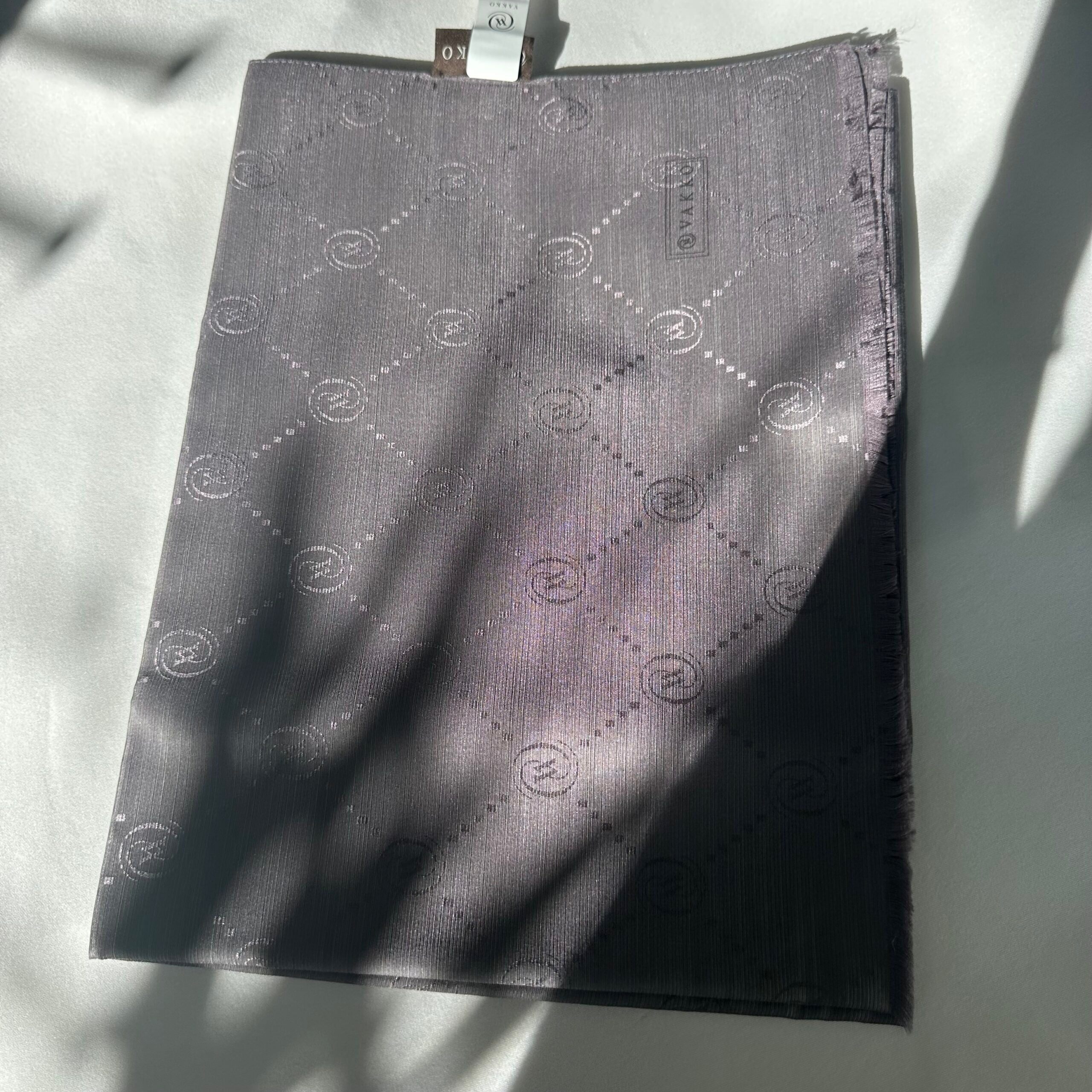 VAKKO Monogram Şal - Antrasit Renk - EsraGürsesBoutique