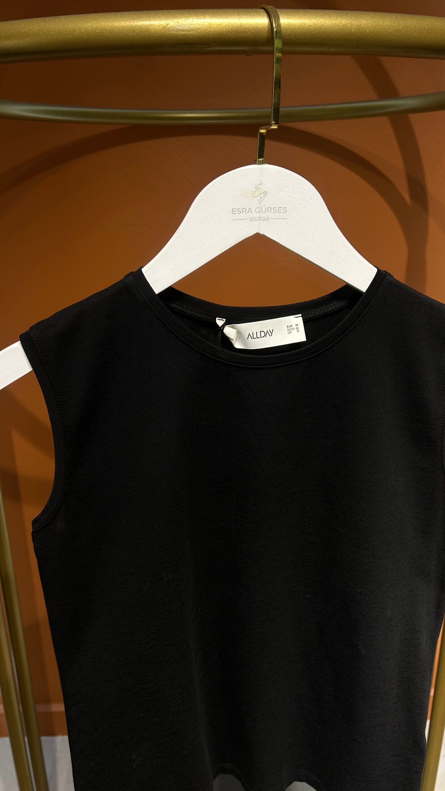 Sıfır Kollu Siyah Basic İçlik - EsraGürsesBoutique