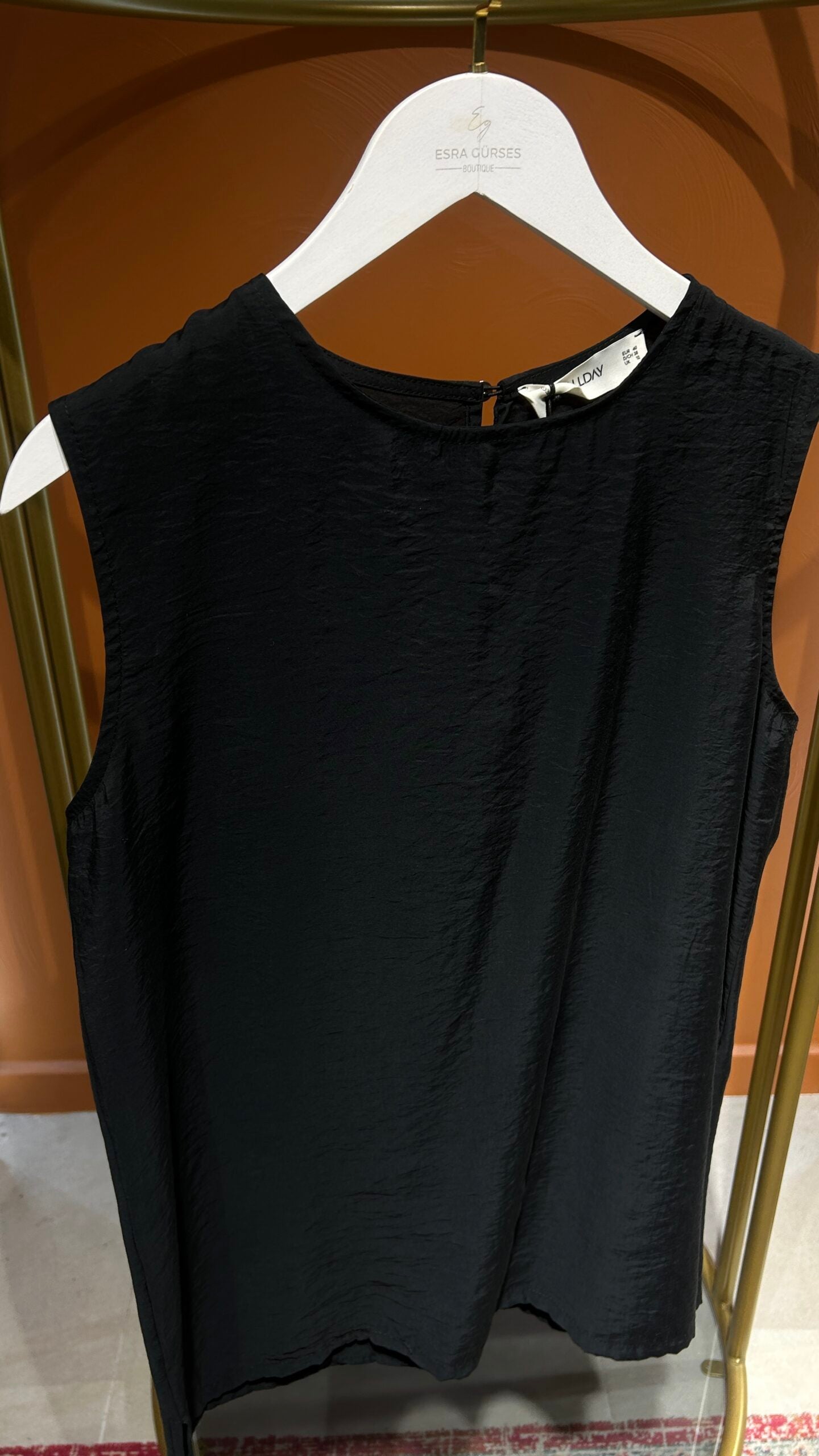 Sıfır Kollu Siyah İçlik - EsraGürsesBoutique