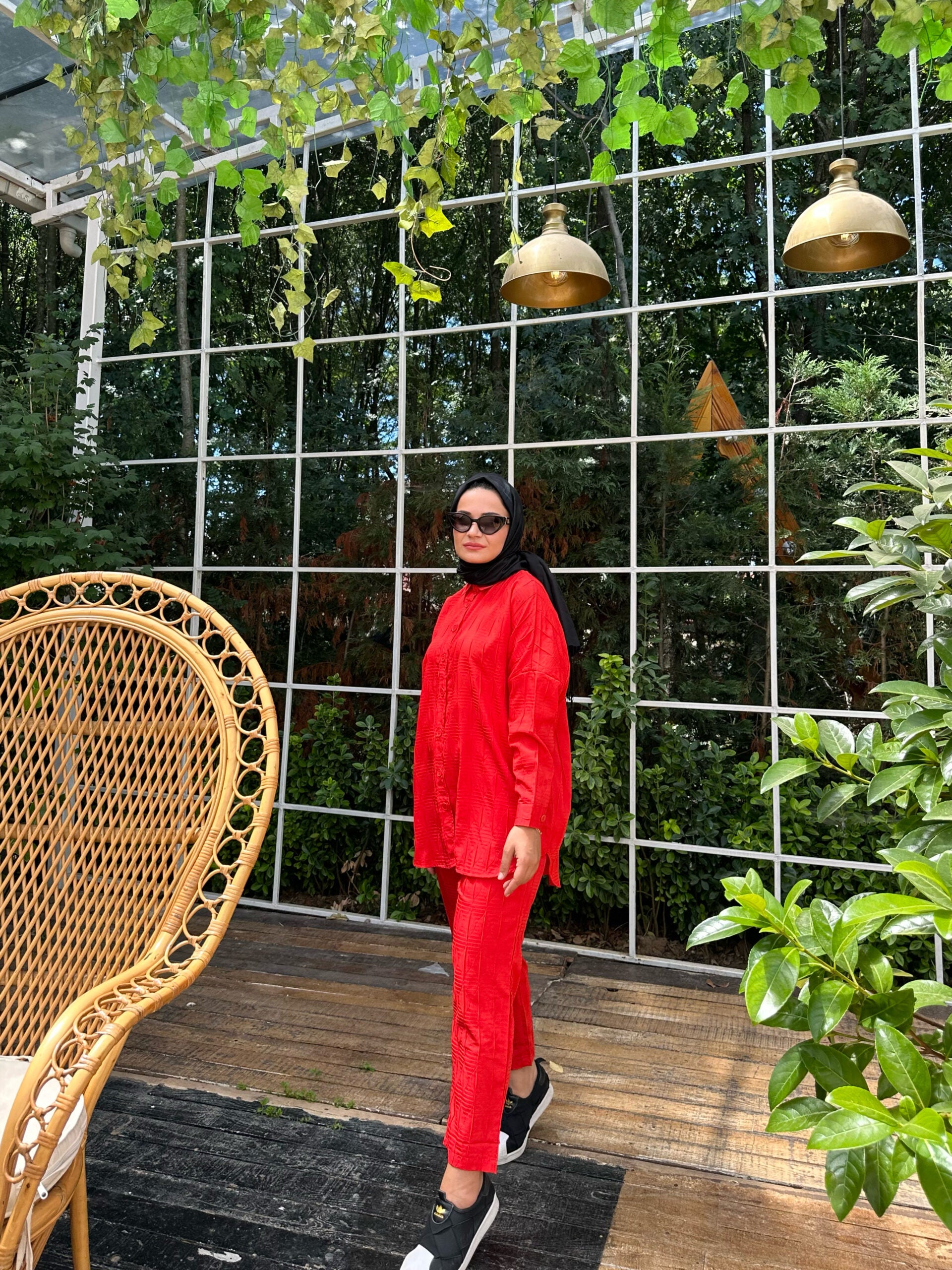 Kırmızı Kendinden Desenli Takım - EsraGürsesBoutique