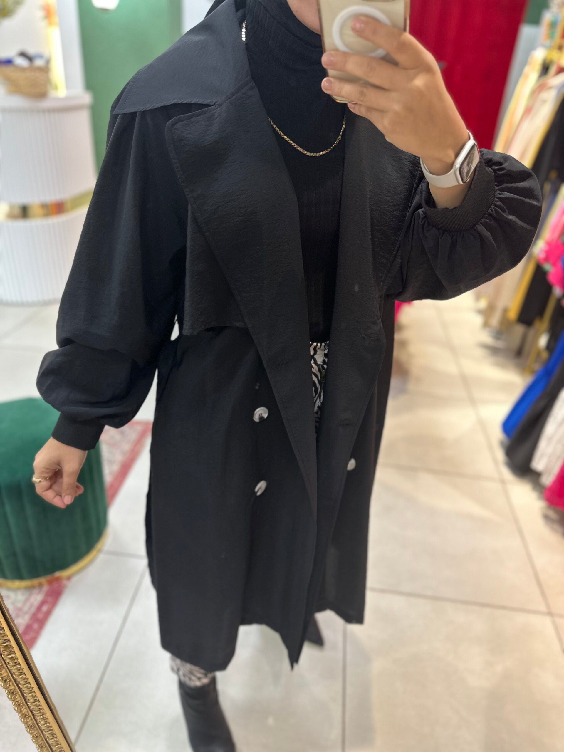 Siyah Trençkot - Şık ve Fonksiyonel - EsraGürsesBoutique