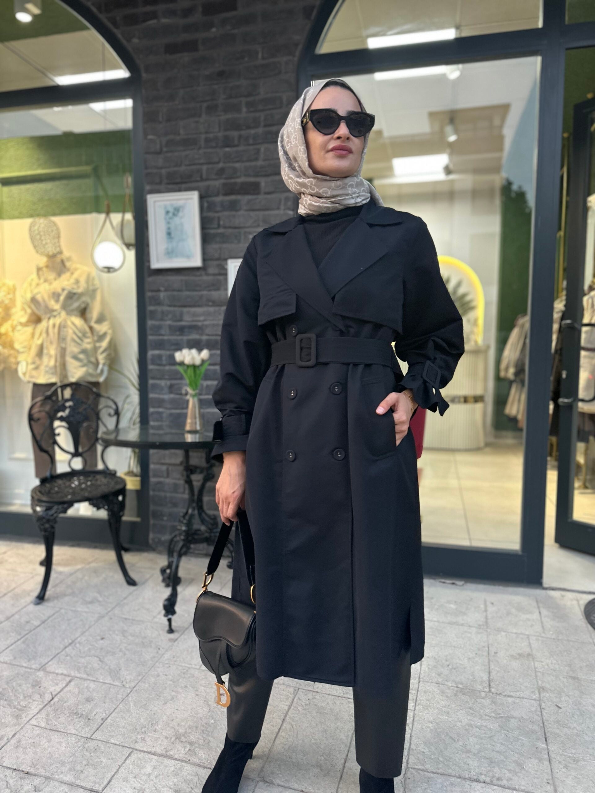 Siyah Trençkot - Şık ve Fonksiyonel - EsraGürsesBoutique