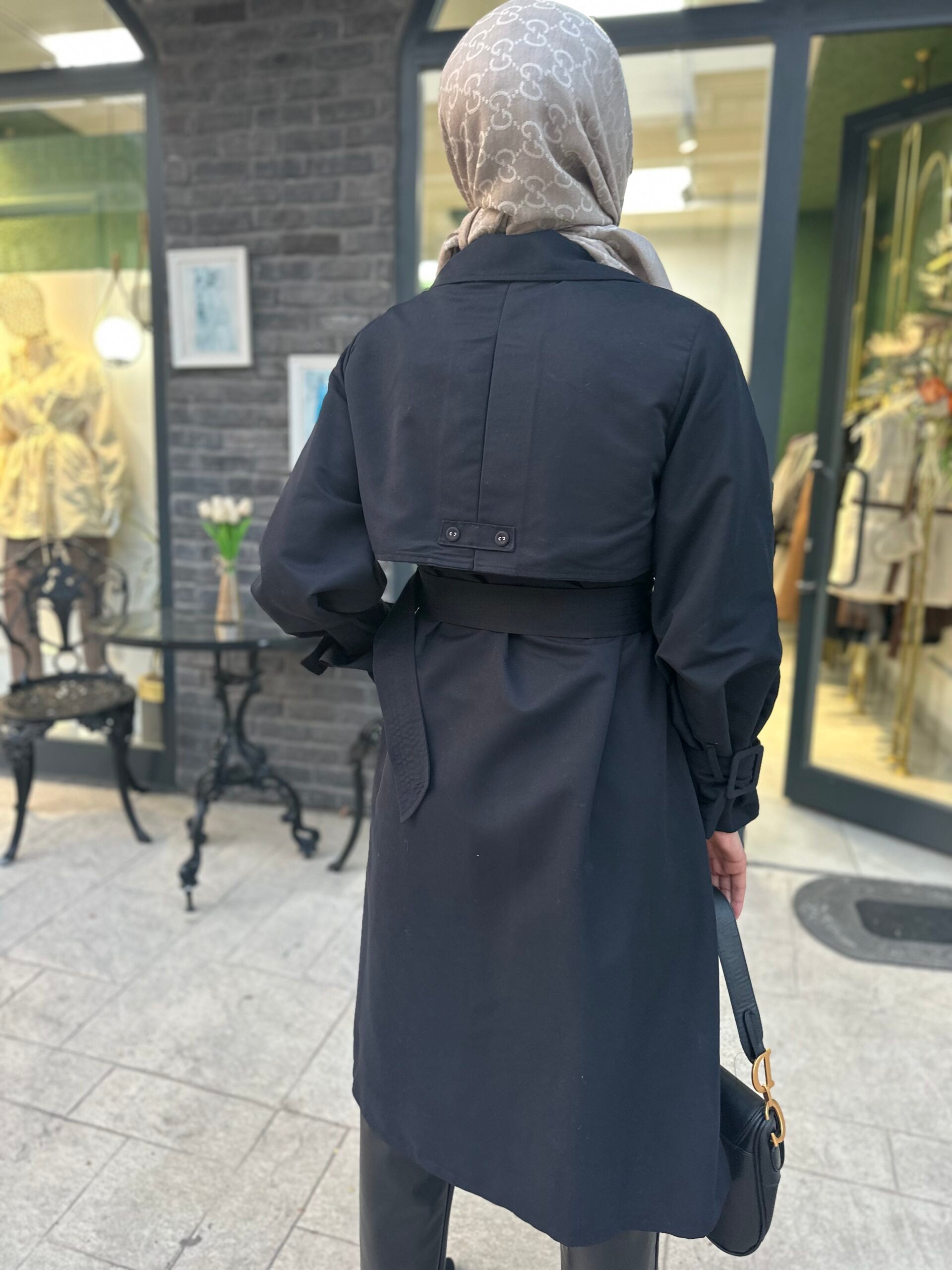 Siyah Trençkot - Şık ve Fonksiyonel - EsraGürsesBoutique