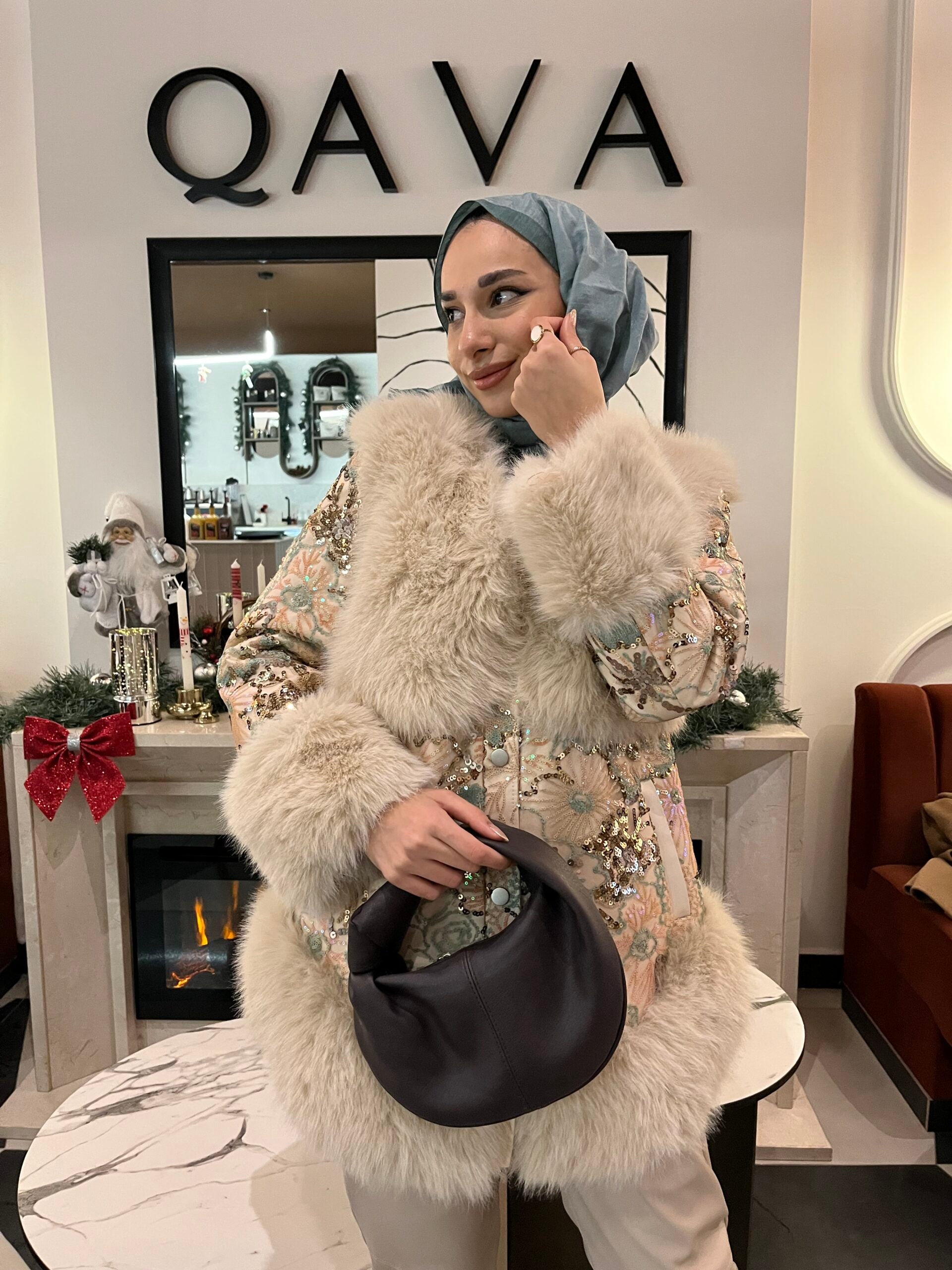 Çiçekli Payetli Kürk - EsraGürsesBoutique