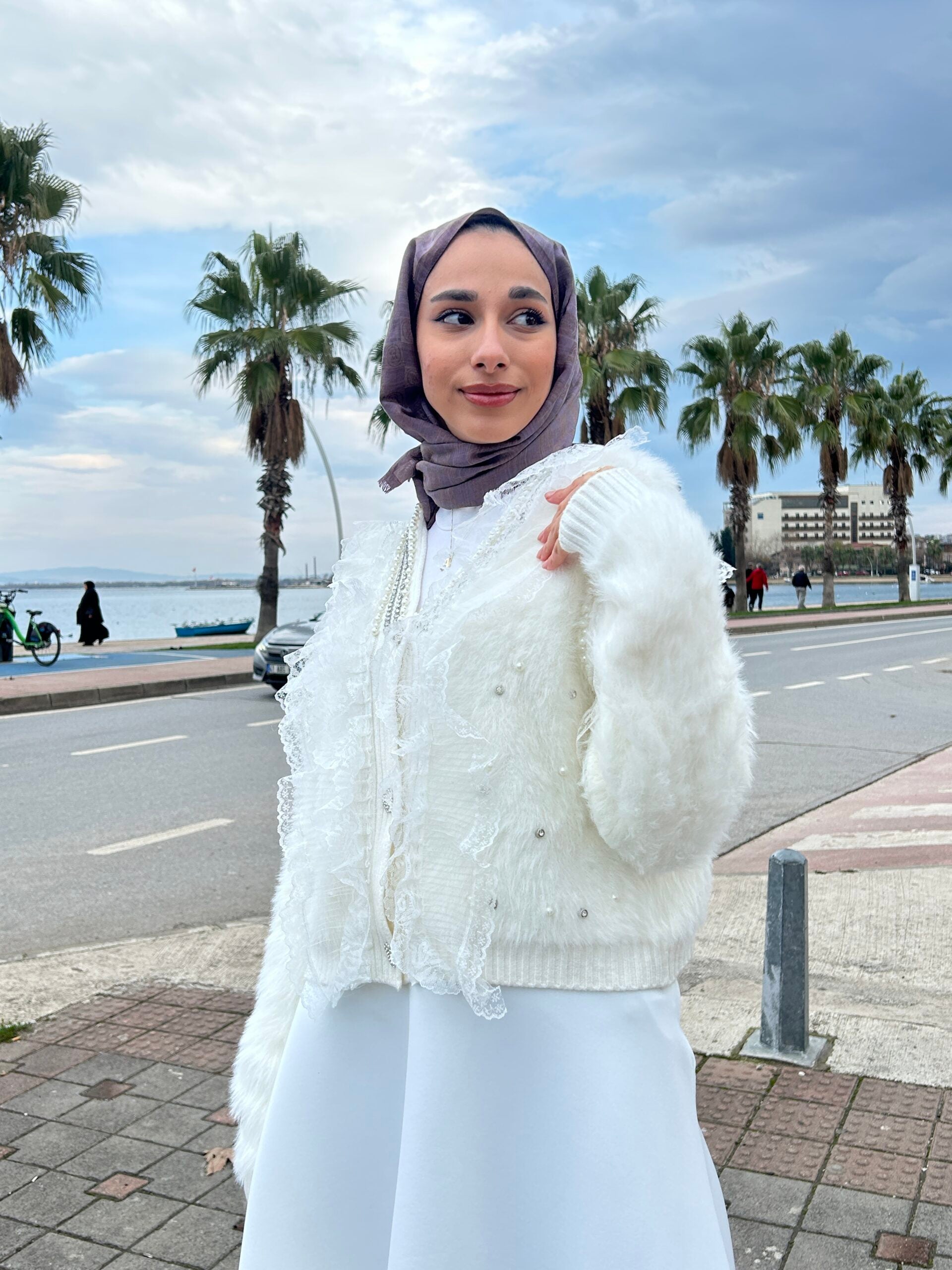 İthal Dantelli Hırka - Şık ve Zarif - EsraGürsesBoutique
