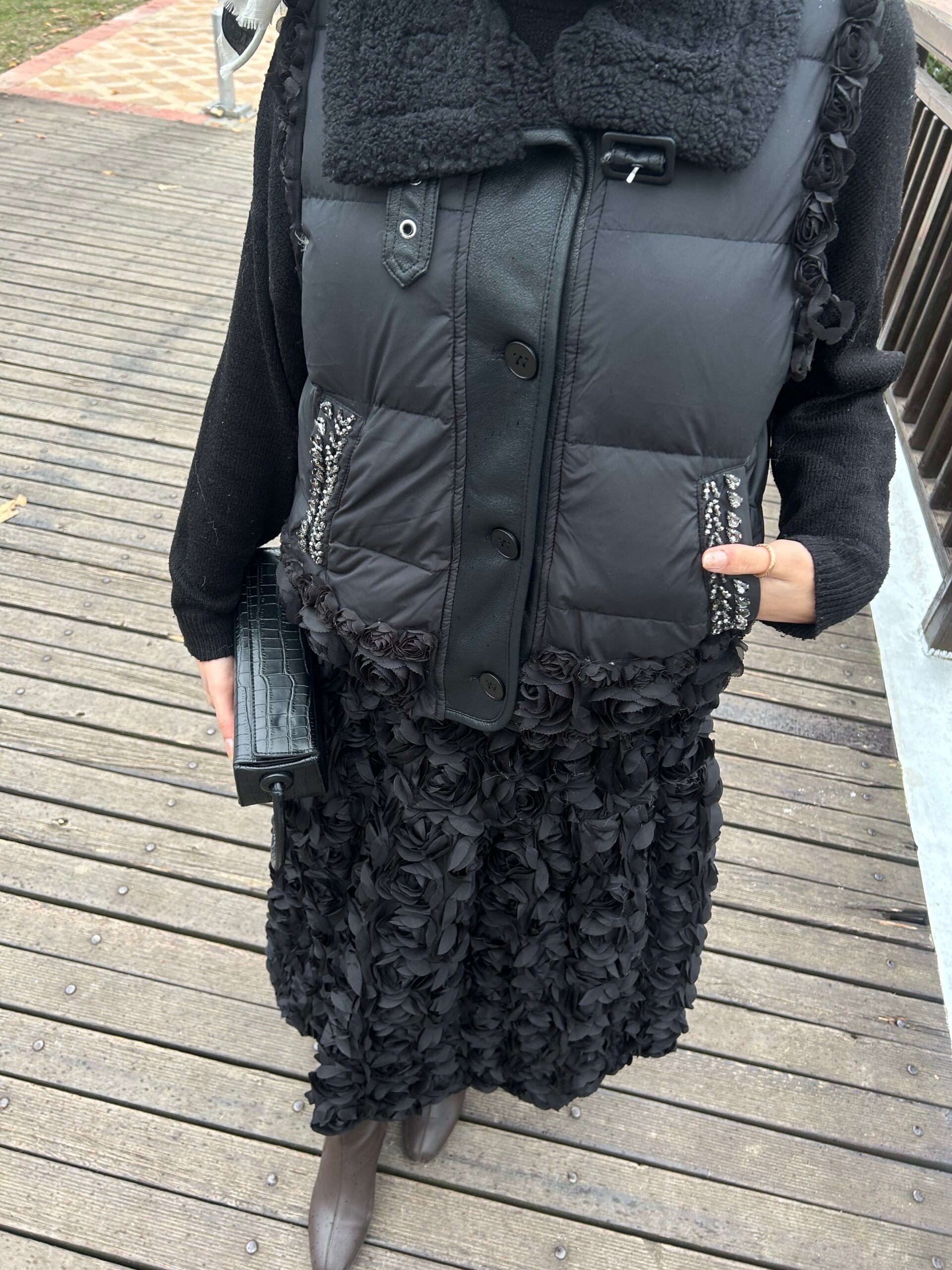 İthal Güllü Yelek - Siyah - EsraGürsesBoutique