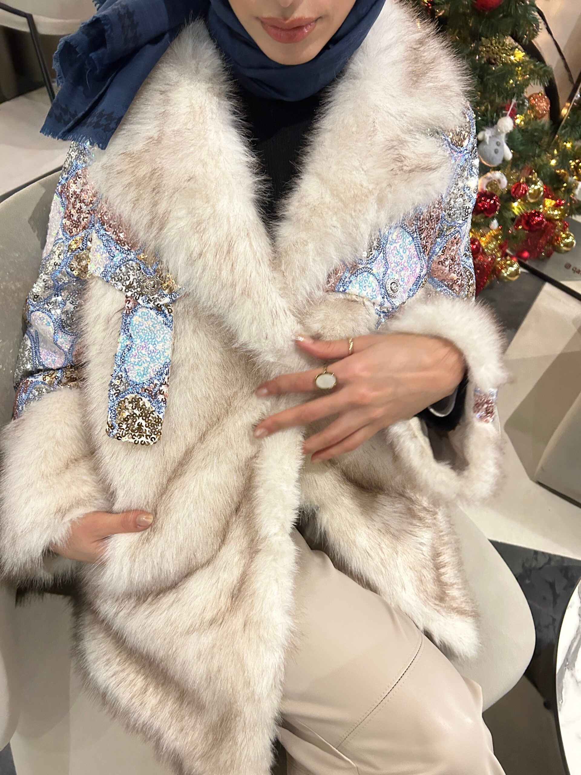 Manşetli Kalp Detay Payetli Kürk - EsraGürsesBoutique