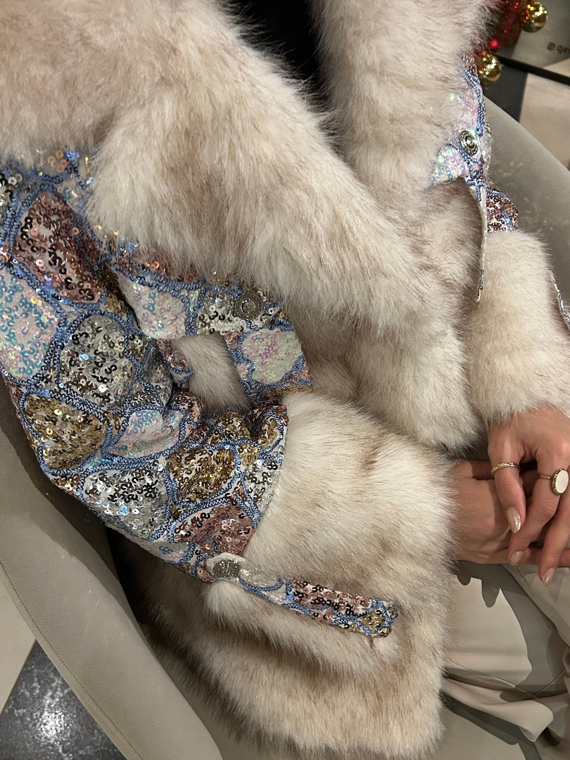 Manşetli Kalp Detay Payetli Kürk - EsraGürsesBoutique