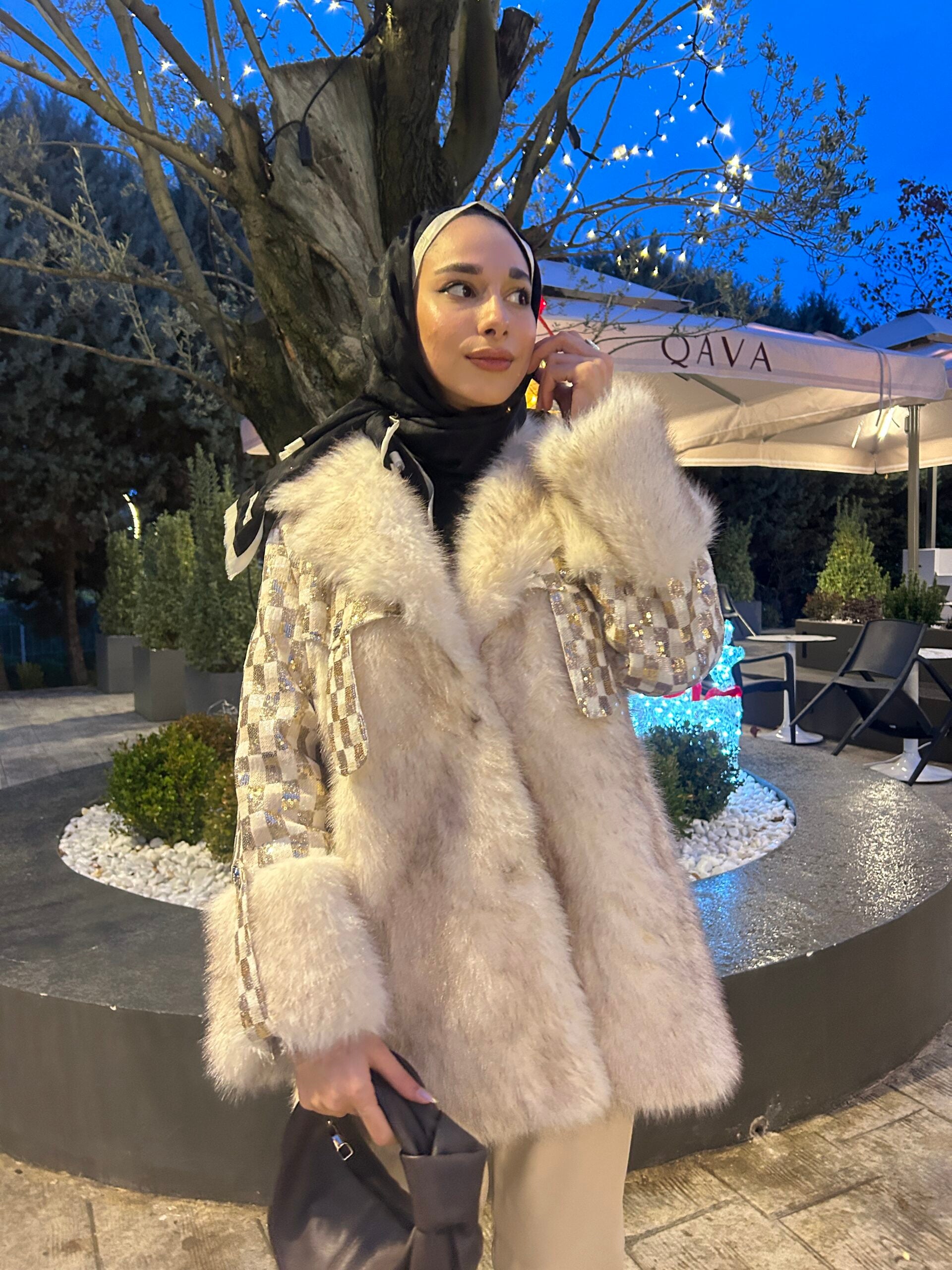 İthal Manşetli Dama Detay Payetli Kürk - EsraGürsesBoutique