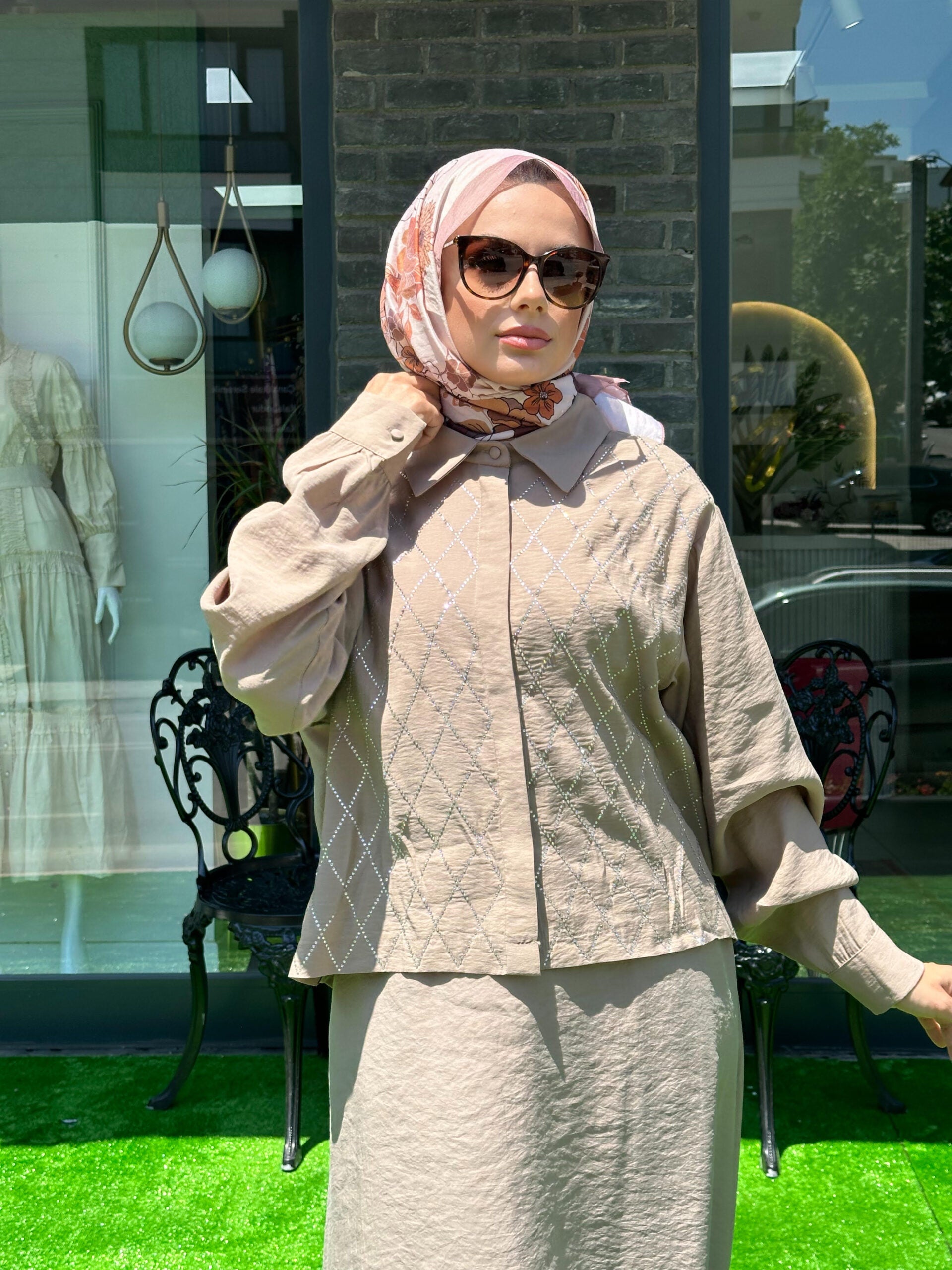 Taşlı Etekli Takım - Vizon - EsraGürsesBoutique