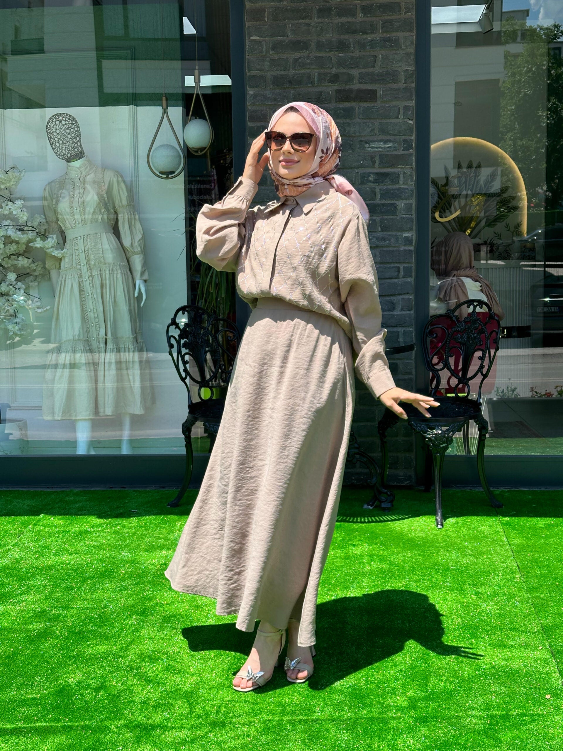 Taşlı Etekli Takım - Vizon - EsraGürsesBoutique
